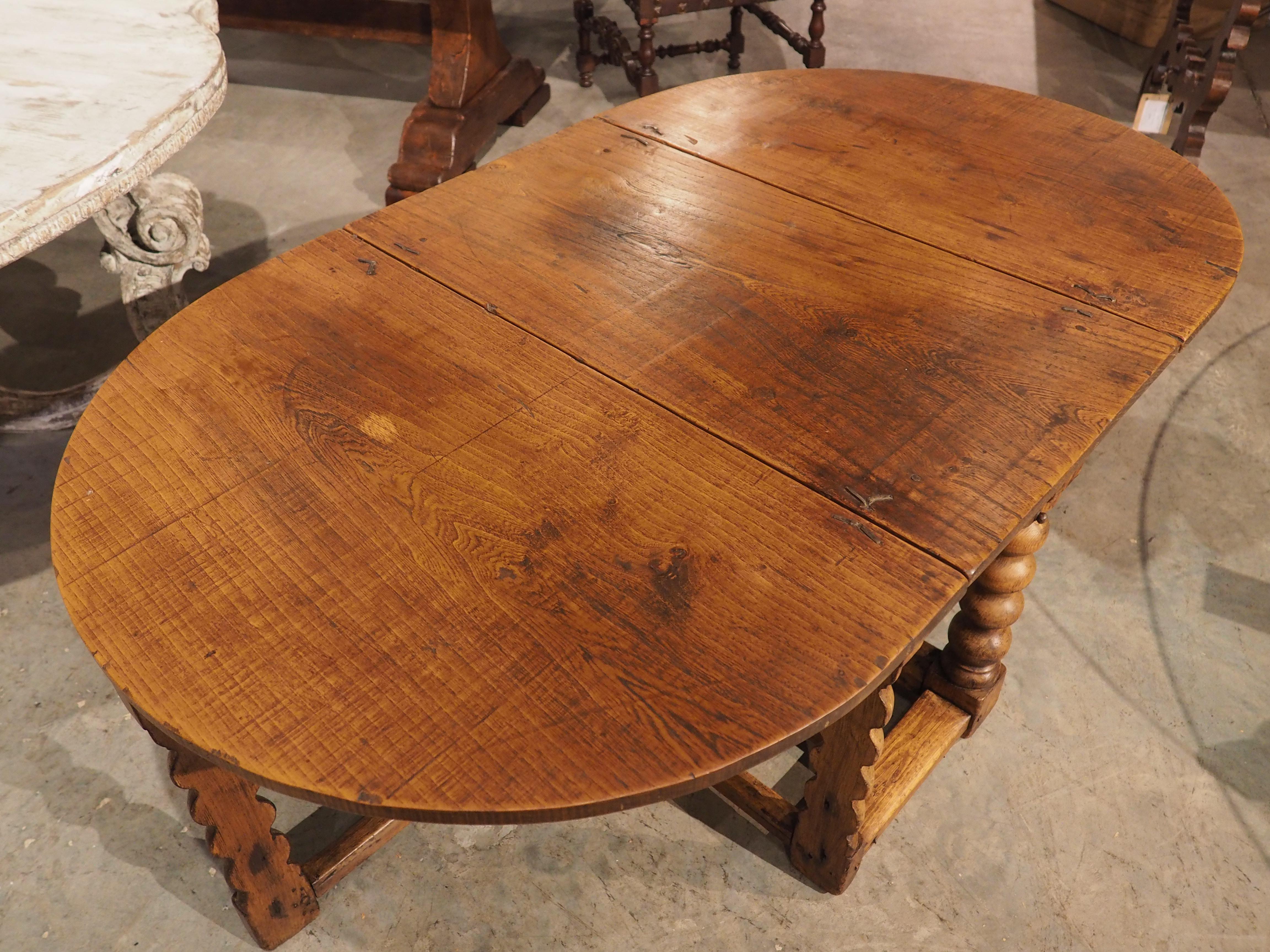 17th Century Oval Gate Leg Table from England 8