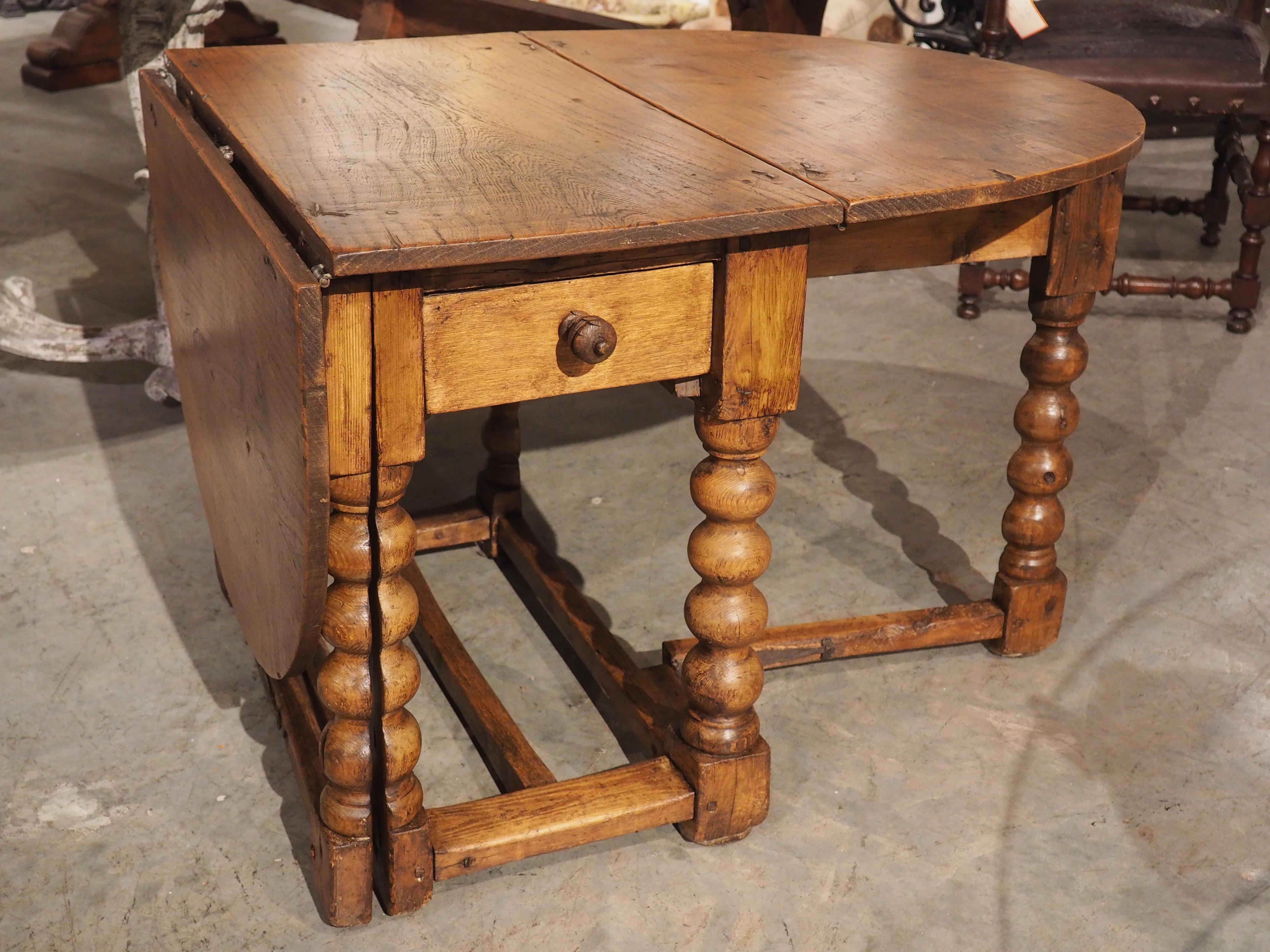 17th Century Oval Gate Leg Table from England 12