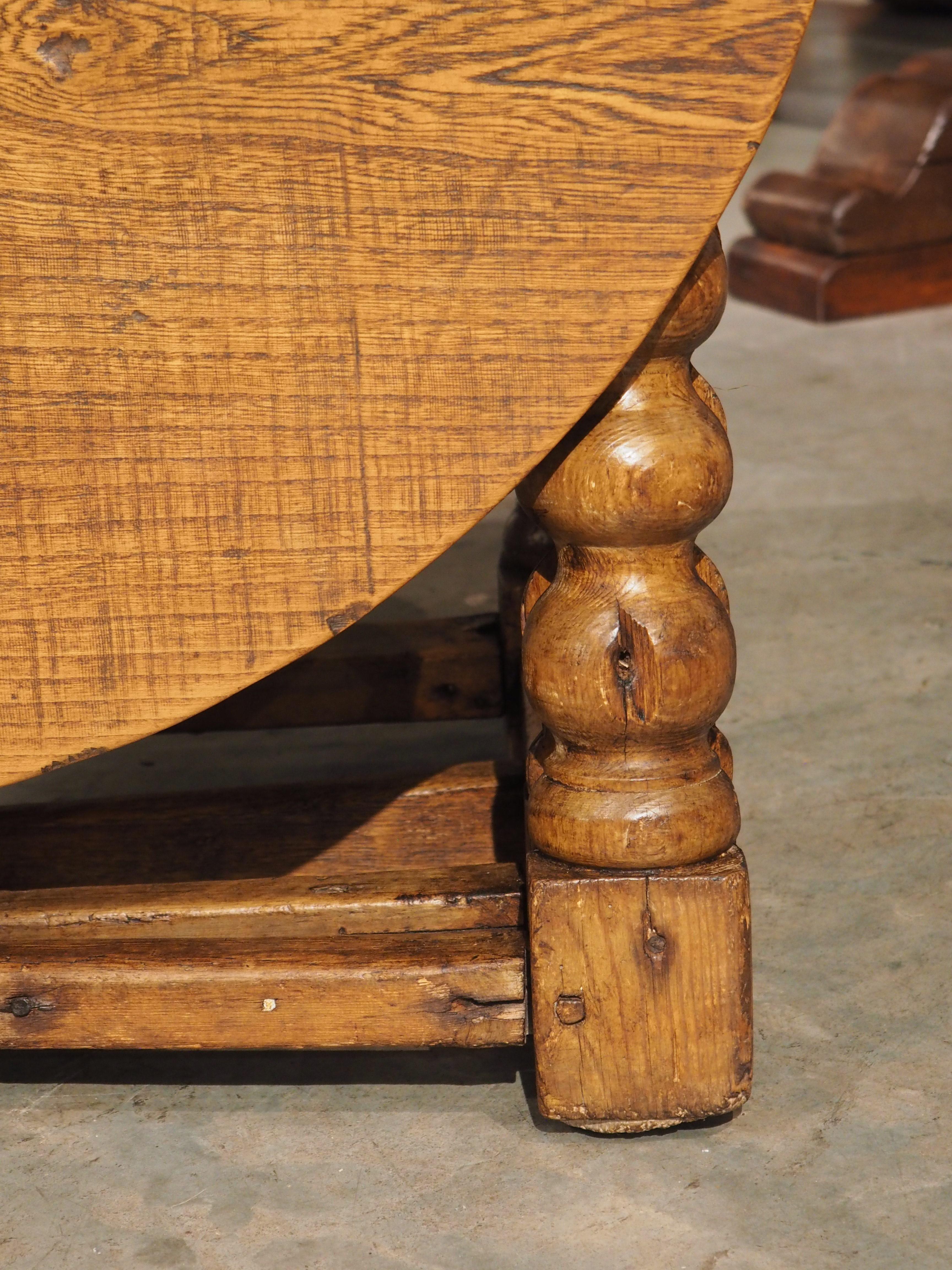 17th Century Oval Gate Leg Table from England 1