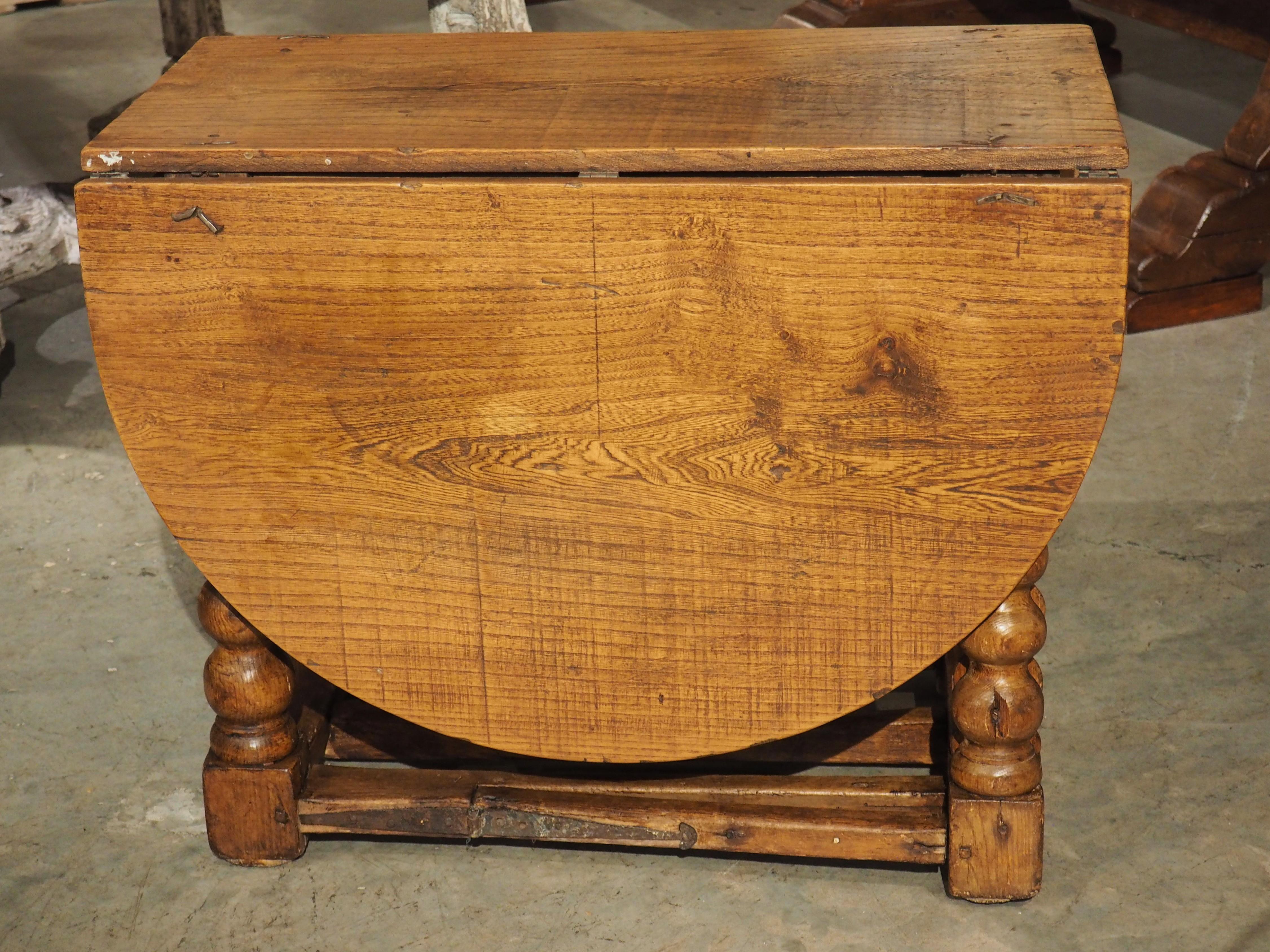 17th Century Oval Gate Leg Table from England 2
