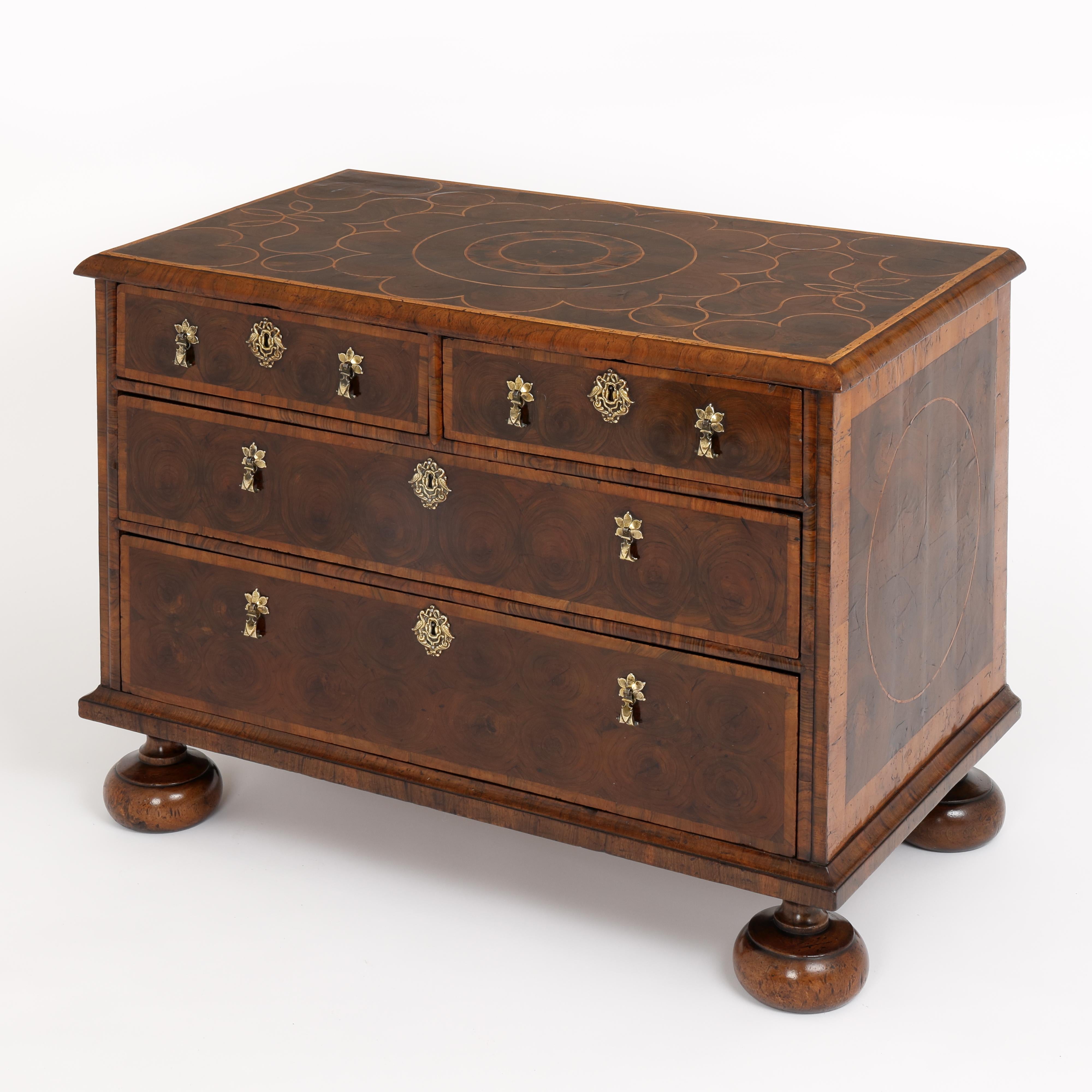 17th Century Oyster Laburnum Low Chest of drawers In Good Condition For Sale In Folkestone, GB