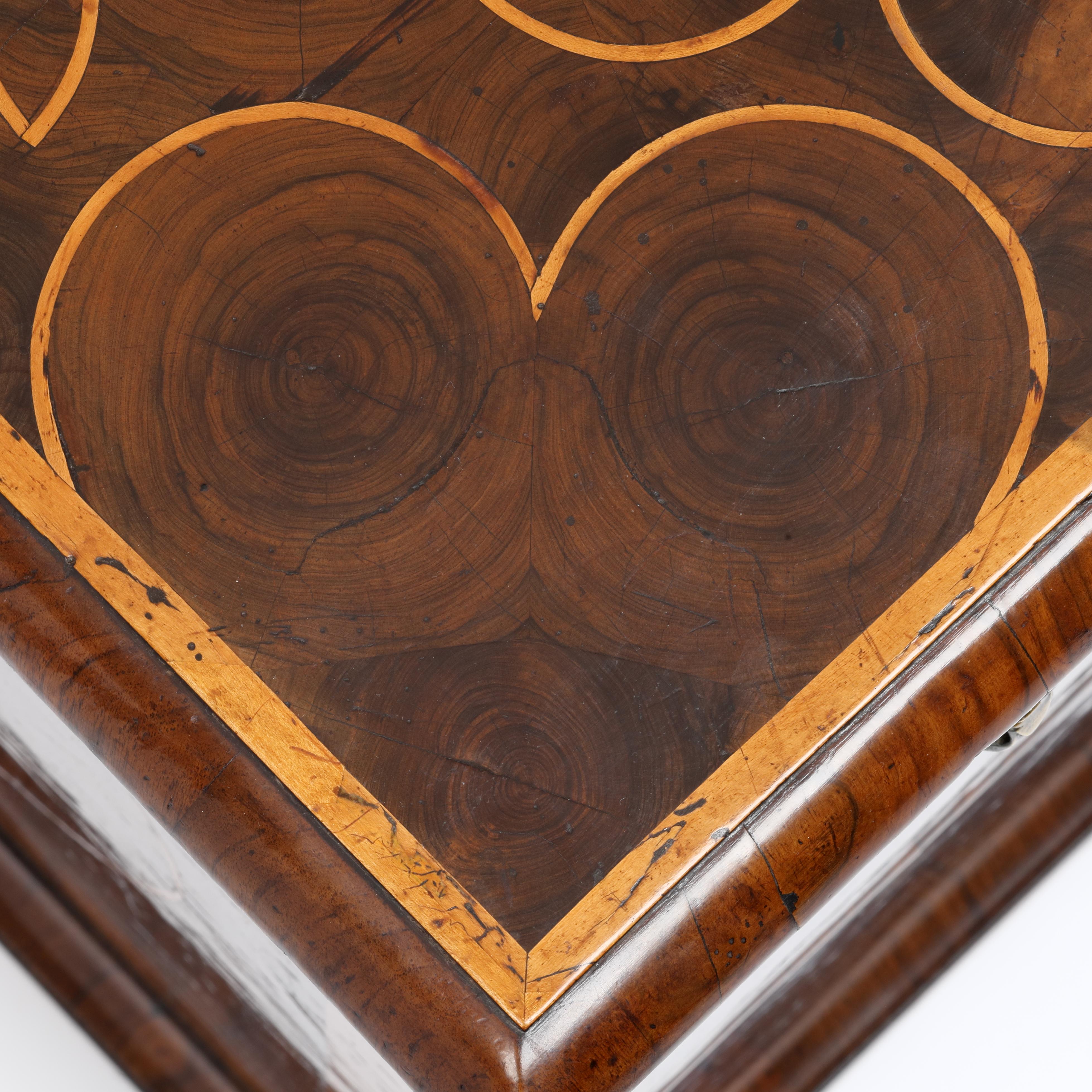 17th Century Oyster Laburnum Low Chest of drawers For Sale 1