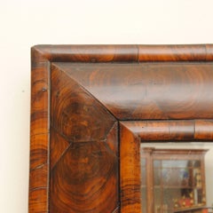 Specchio a cuscino impiallacciato di ostrica del XVII secolo