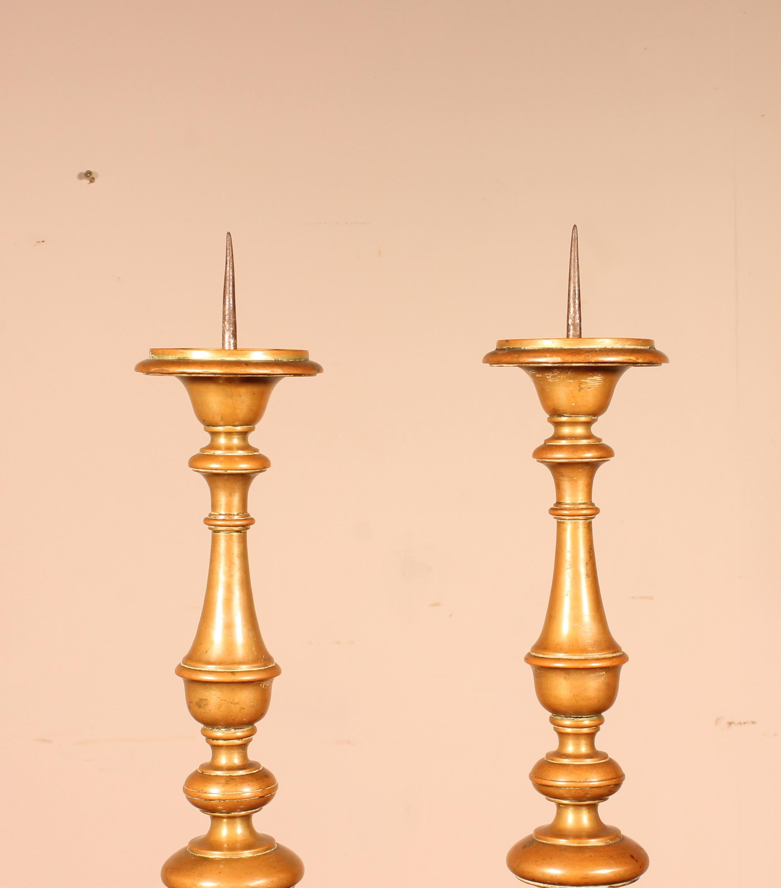 Elegant pair of bronze candlesticks from the end of the 17th century from Italy
Beautiful turning and fine quality

Delivery in Belgium, France and abroad.
More information & photos on request.