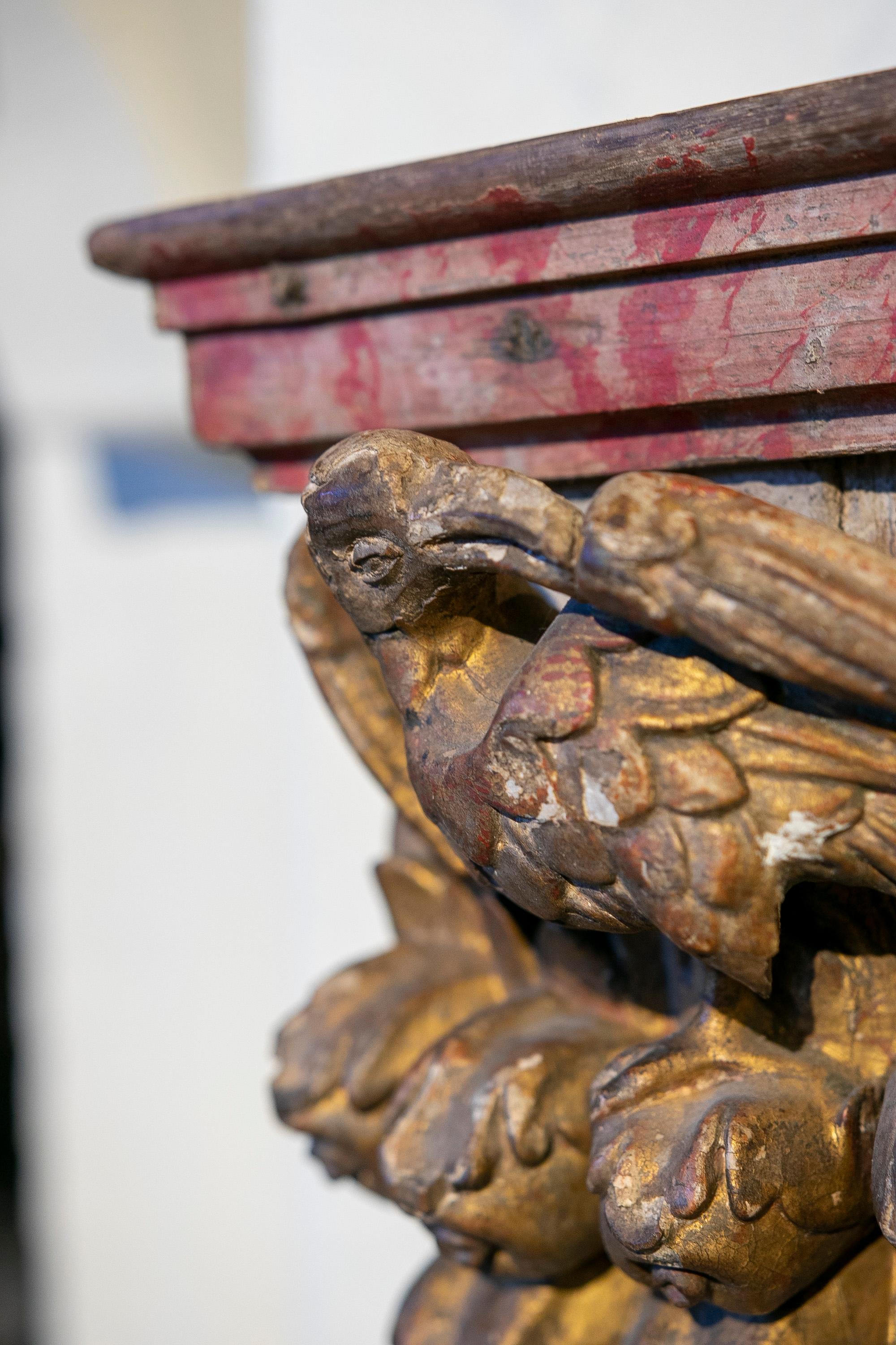 18th Century and Earlier 17th Century Pair of Carved and Gilded Wooden Mensulae with Birds For Sale