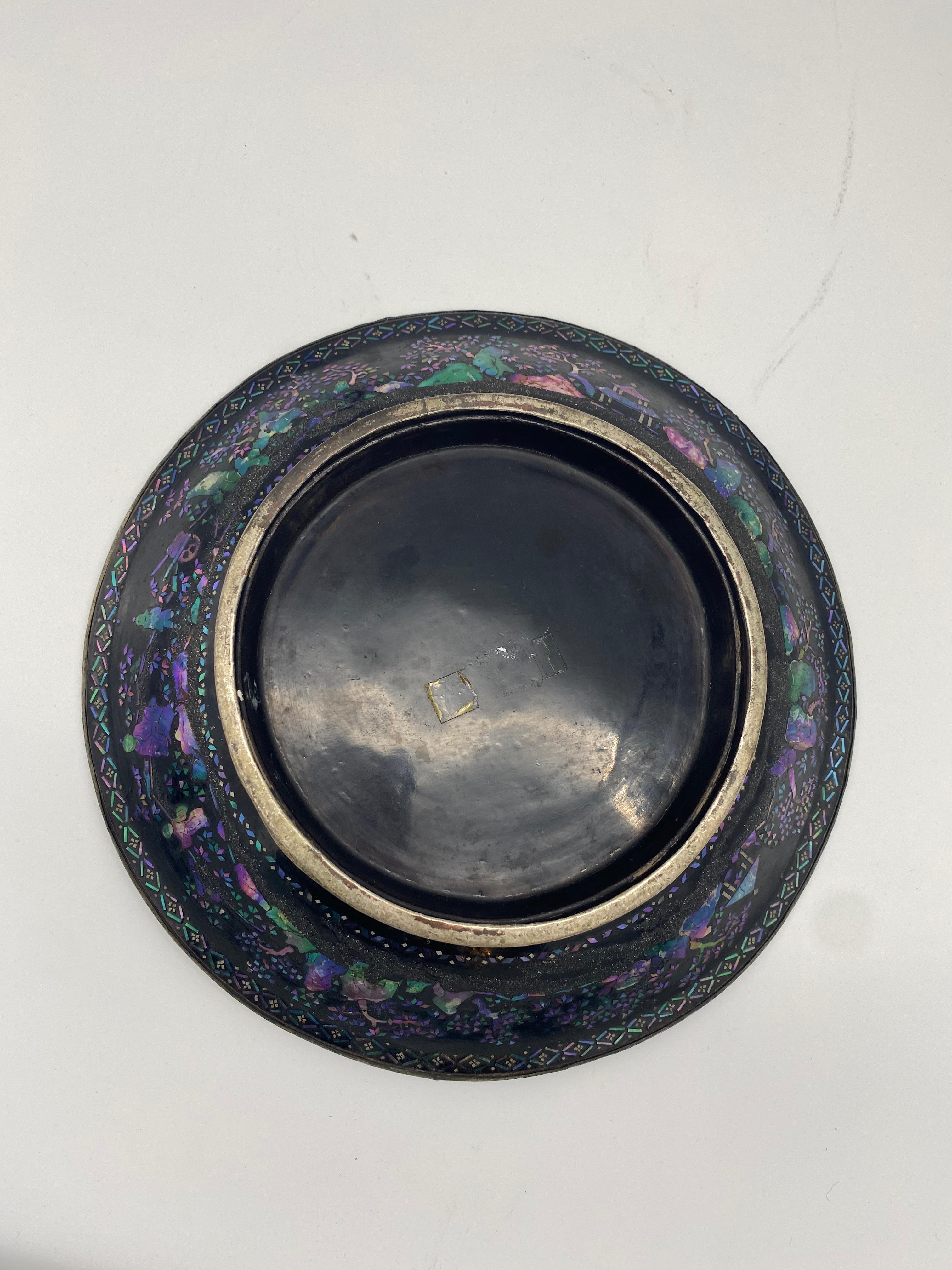 17th Century Pair of Chinese Silver Lacquer Plates with Mother of Pearl For Sale 2