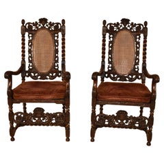 Paire de chaises à accoudoirs Charles II du 17e siècle