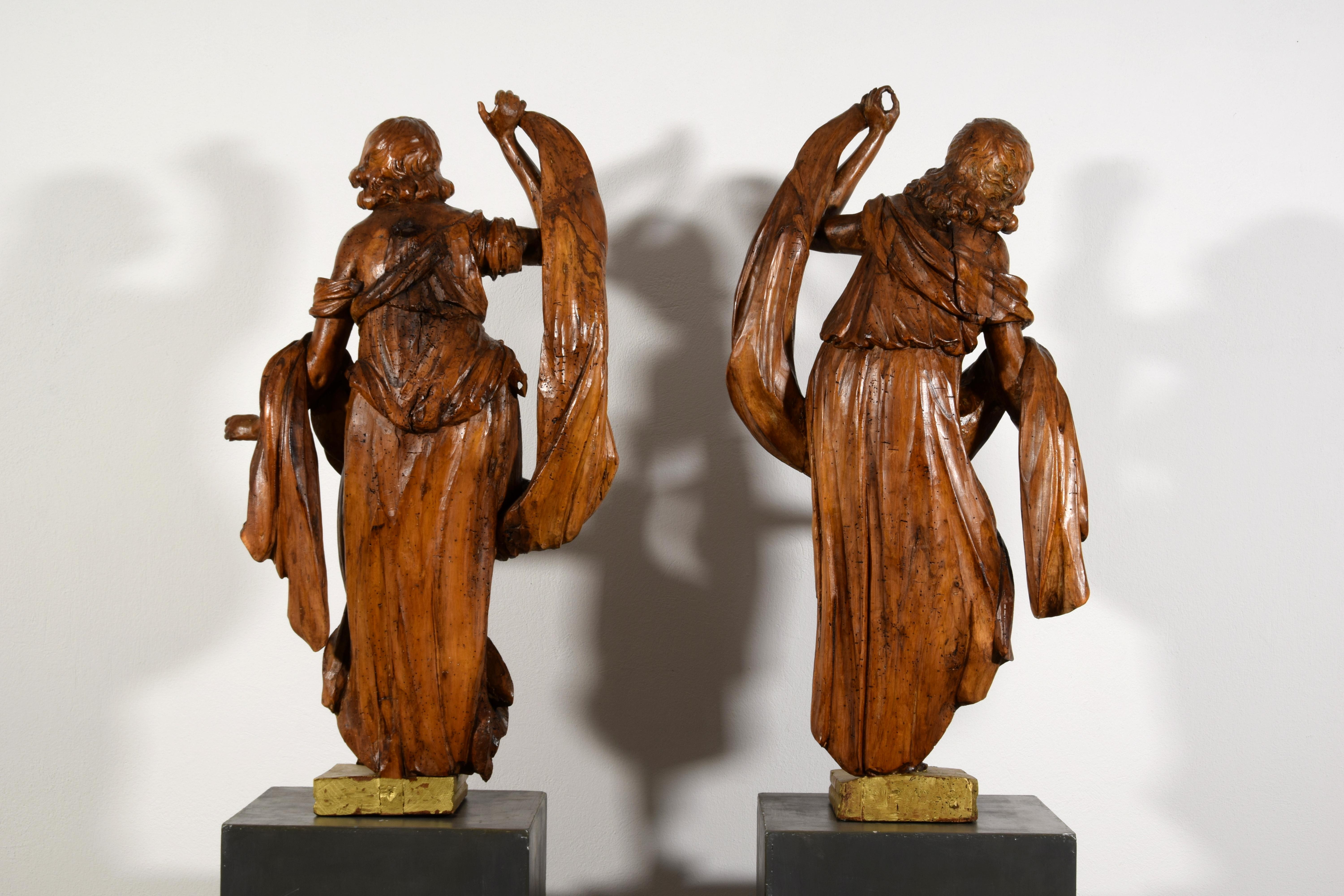 Siglo XVII, Pareja de esculturas barrocas italianas de nogal en venta 3