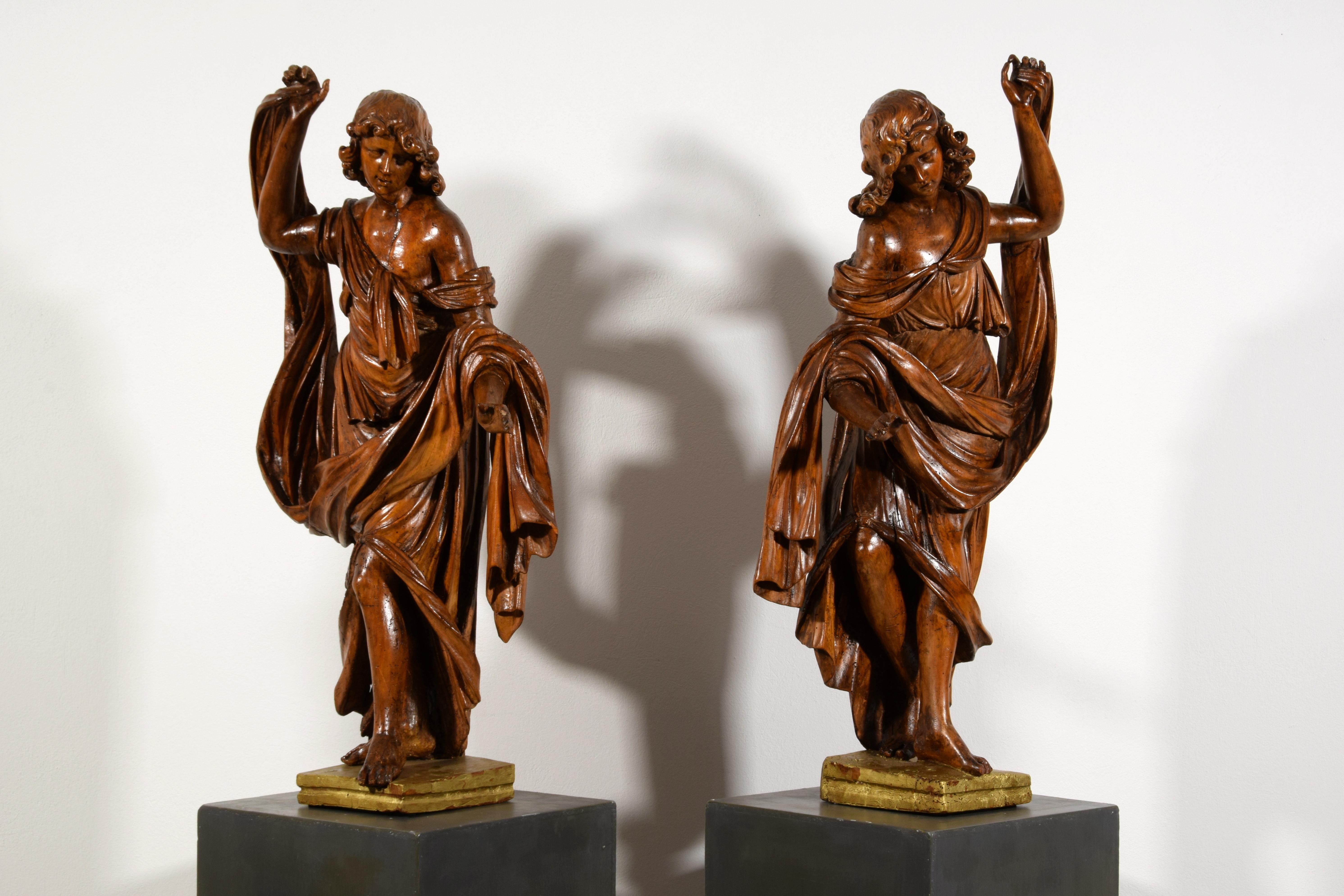 Siglo XVII, Pareja de esculturas barrocas italianas de nogal en venta 7