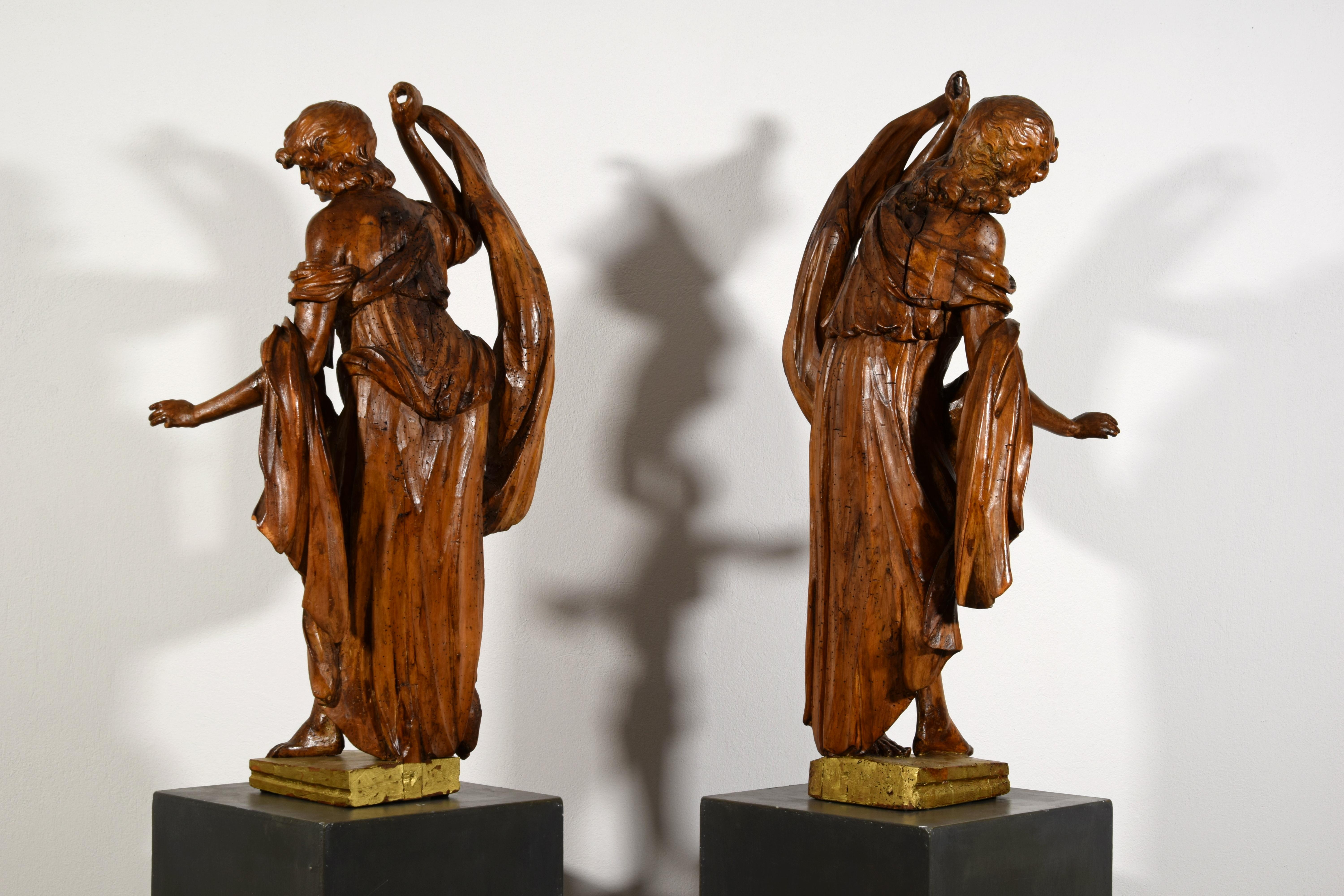 Siglo XVII, Pareja de esculturas barrocas italianas de nogal en venta 1