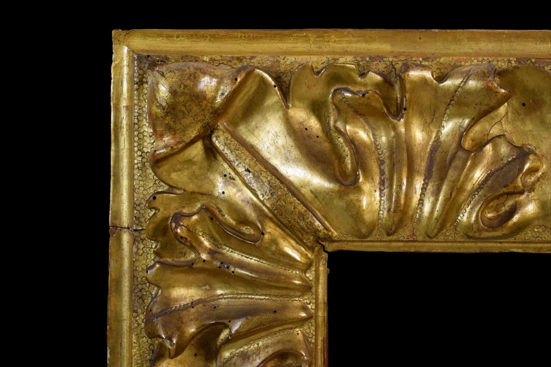 17th Century, Pair of Italian Carved Giltwood Frames 2