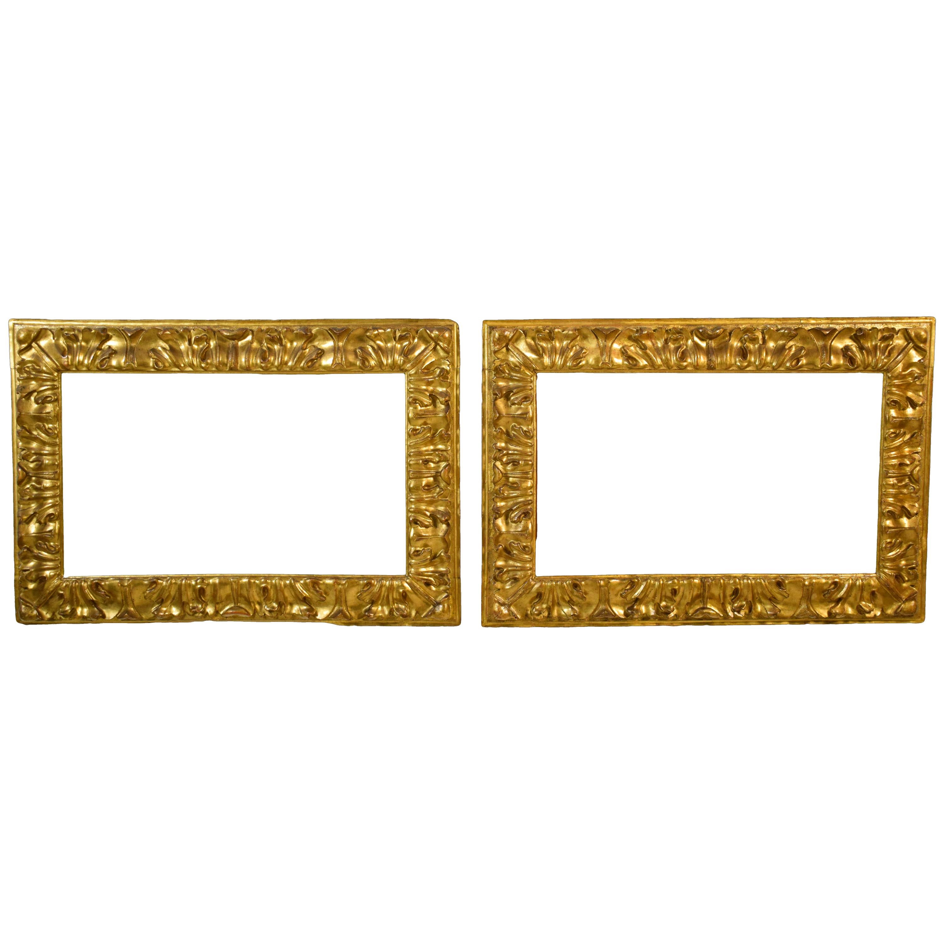 17th Century, Pair of Italian Carved Giltwood Frames