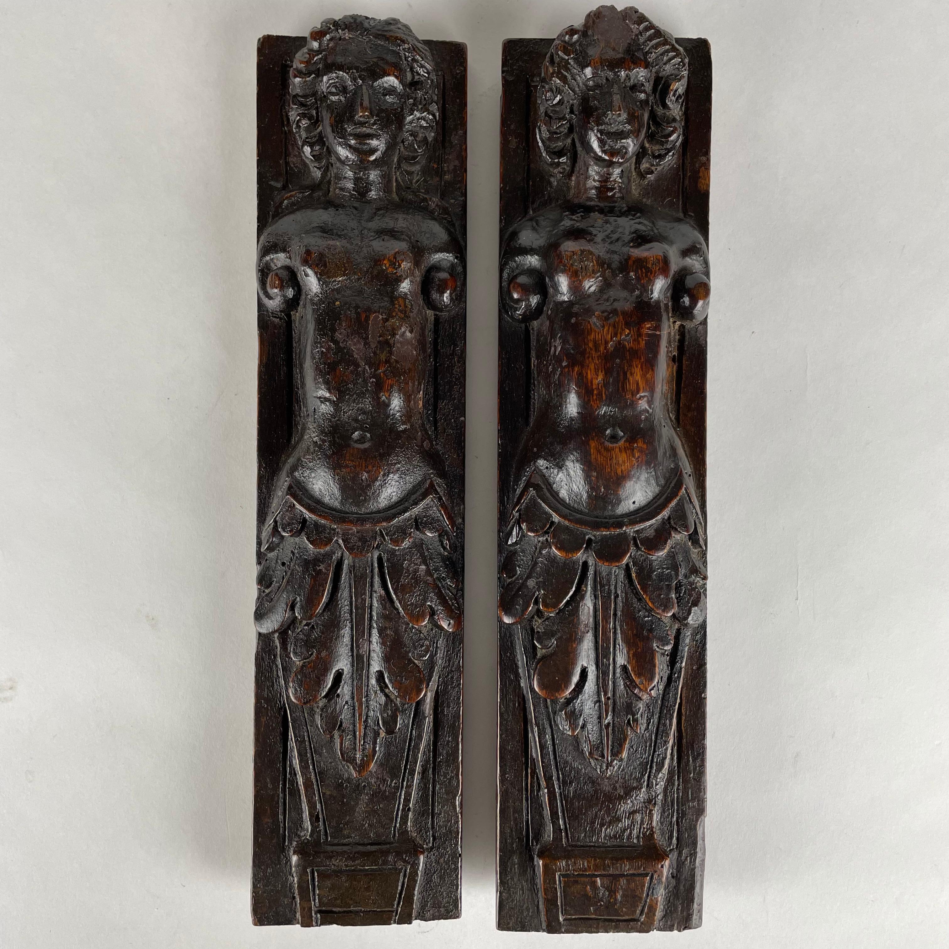 17th Century Pair of Italian Caryatids Hand-Carved Walnut Female Figures For Sale 2