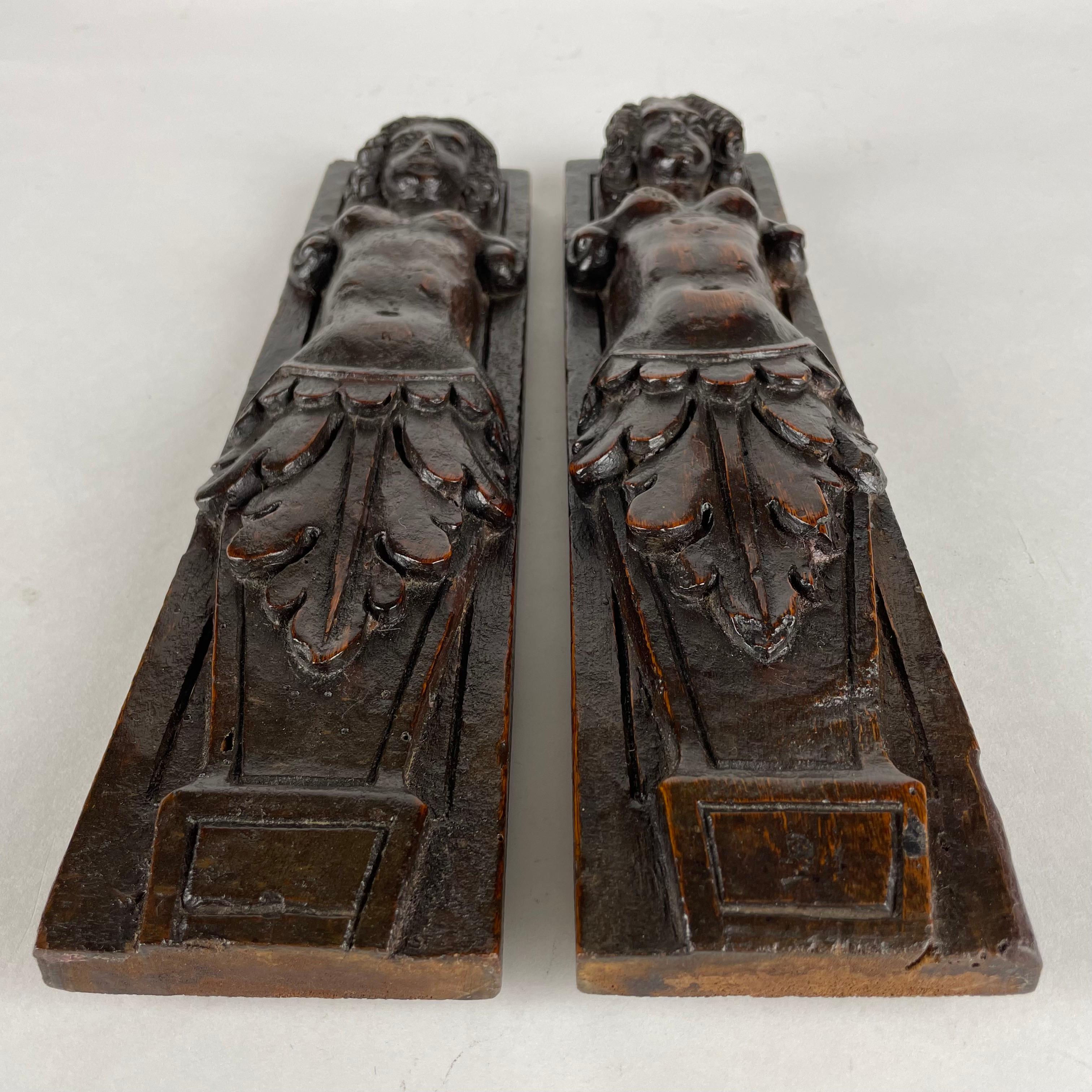 17th Century Pair of Italian Caryatids Hand-Carved Walnut Female Figures For Sale 3