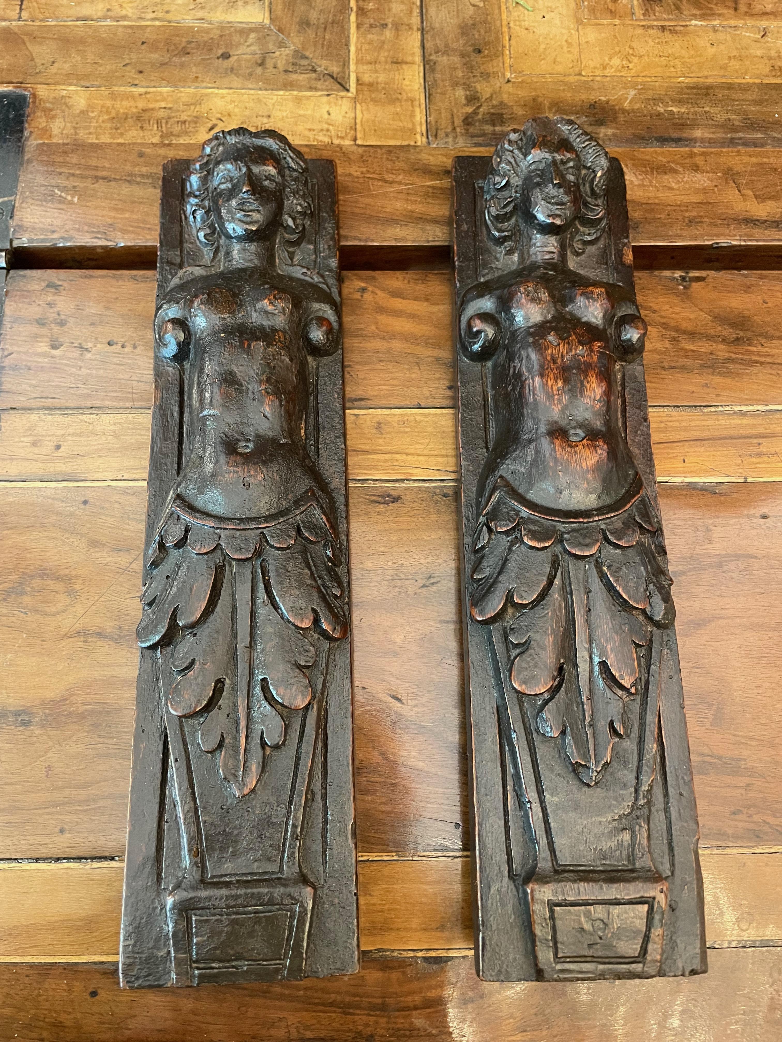 17th Century Pair of Italian Caryatids Hand-Carved Walnut Female Figures For Sale 6