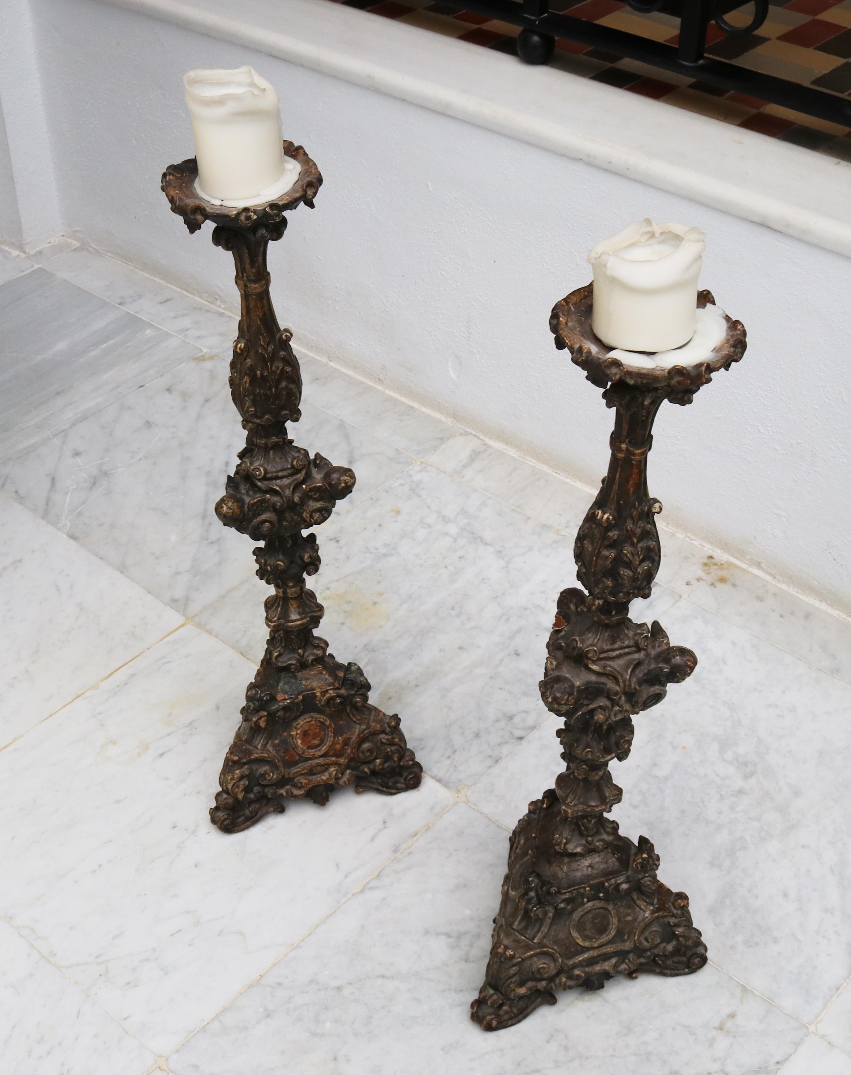 17th Century Pair of Italian Wooden Pricket Sticks In Good Condition For Sale In Marbella, ES