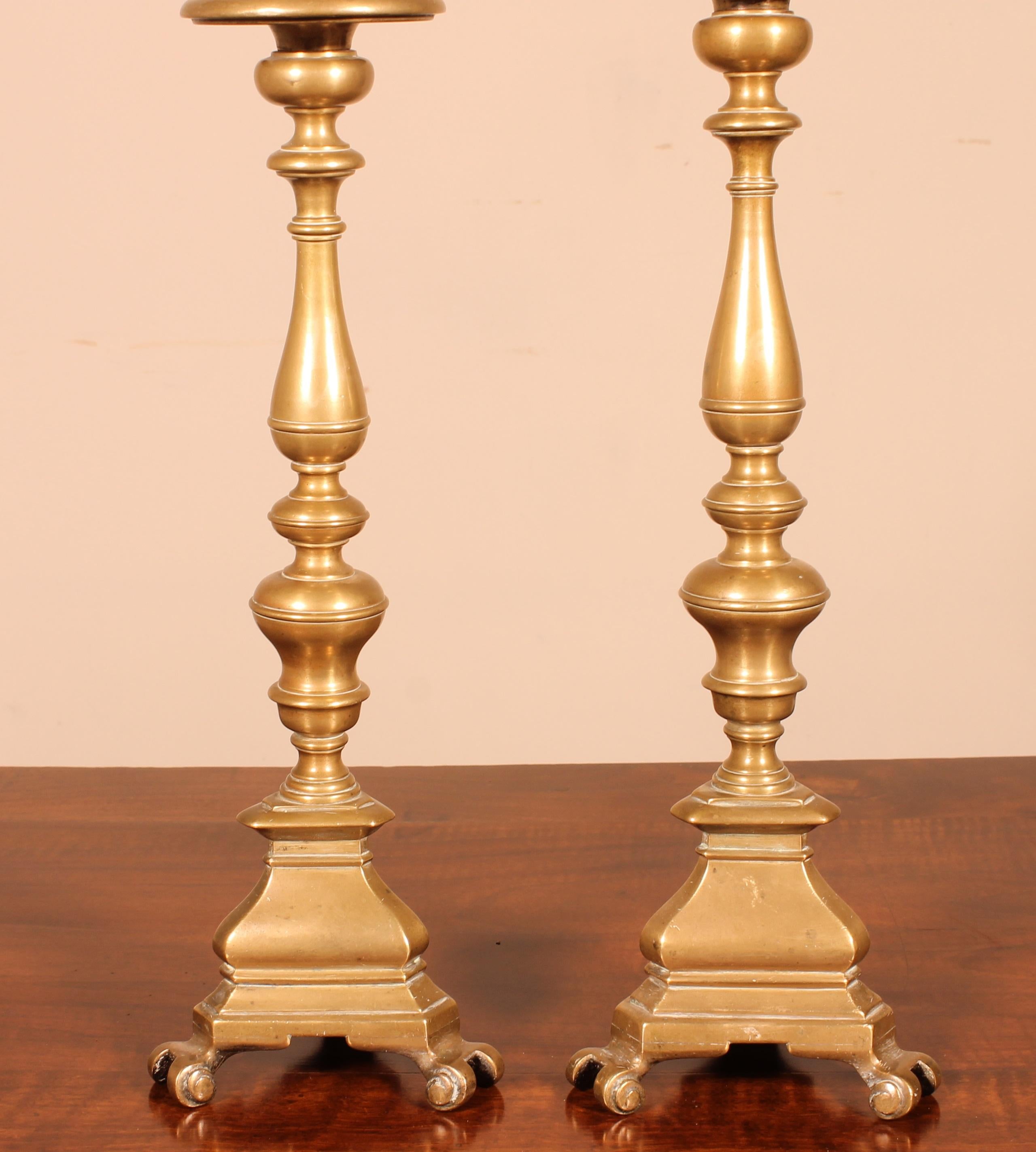 Elegant pair of small bronze candle sticks from the end of the 17th century
Beautiful turning and of good quality
Beautiful Italian candle stick with a height of 45cm
remark: small difference in heights (see pictures)

Delivery in Belgium,