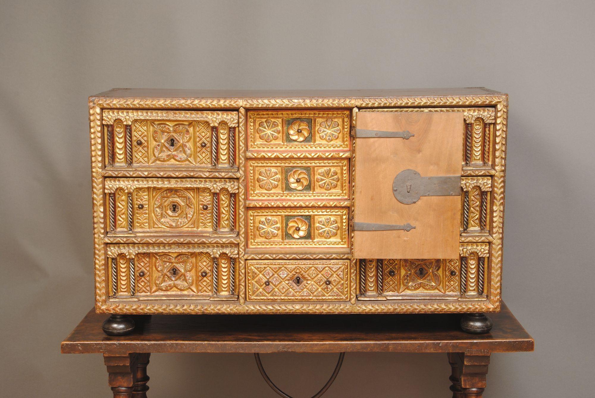Papillero Vargueno du 17ème siècle sur Stand Bon état - En vente à Lincolnshire, GB