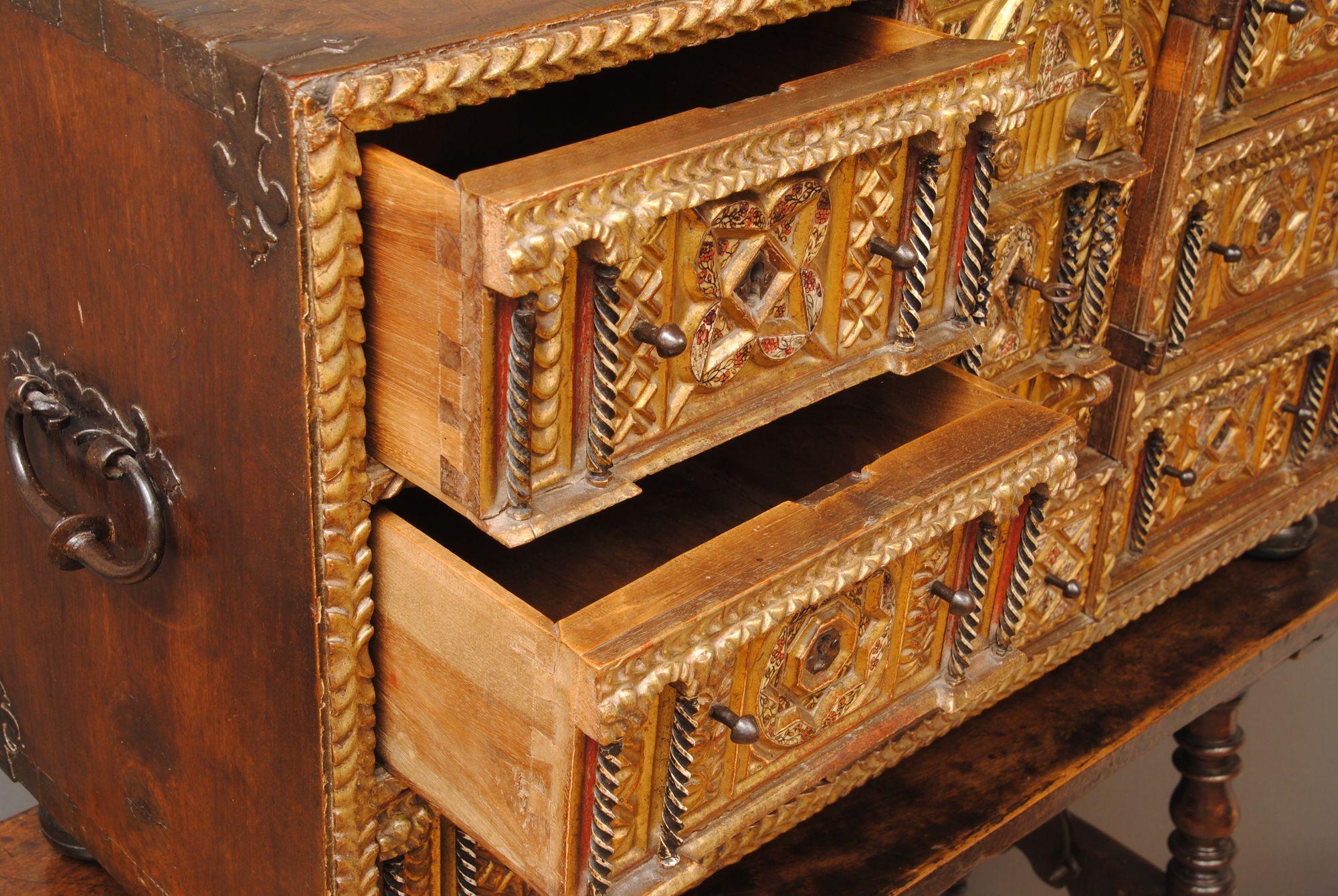 XVIIIe siècle et antérieur Papillero Vargueno du 17ème siècle sur Stand en vente