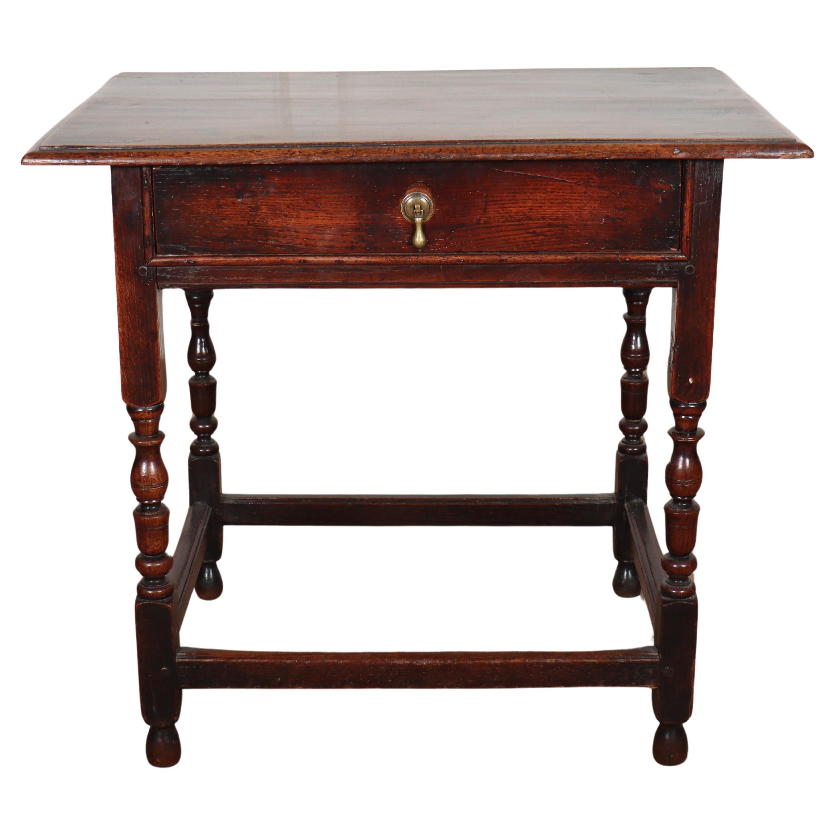 Table de lampe en Oak d'époque du 17e siècle