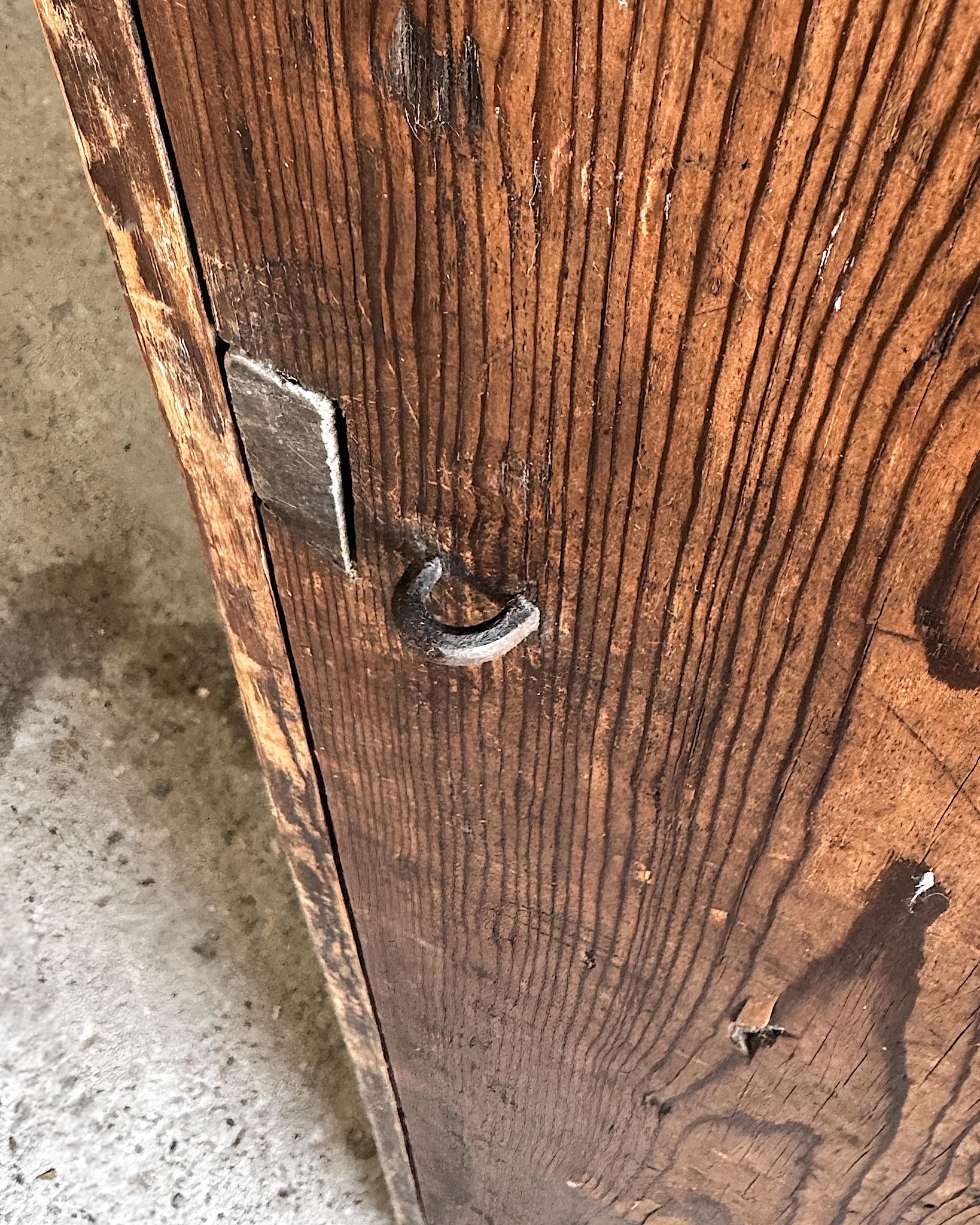 Petite armoire suédoise du 17e siècle en vente 8