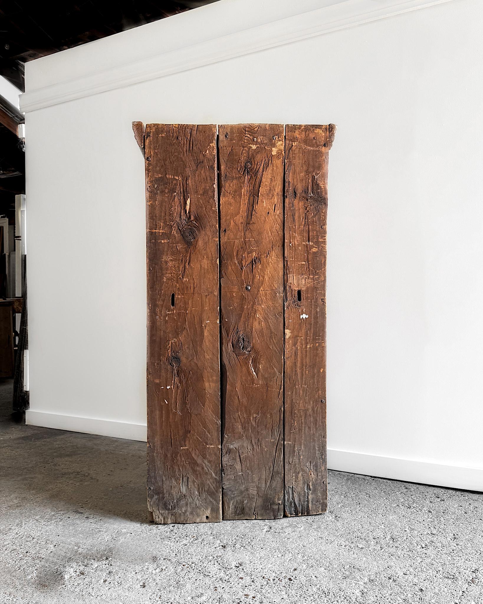 Petite armoire suédoise du 17e siècle en vente 13