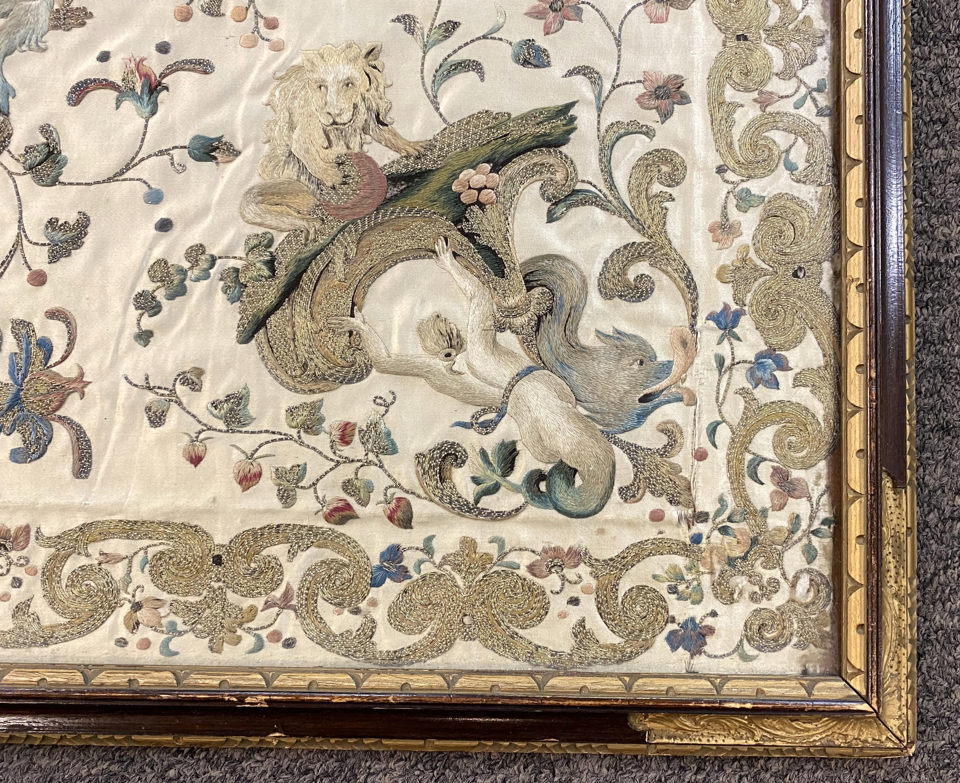 Pannello in raso di seta ricamato in Piemonte del XVII secolo con figure mitologiche in vendita 3