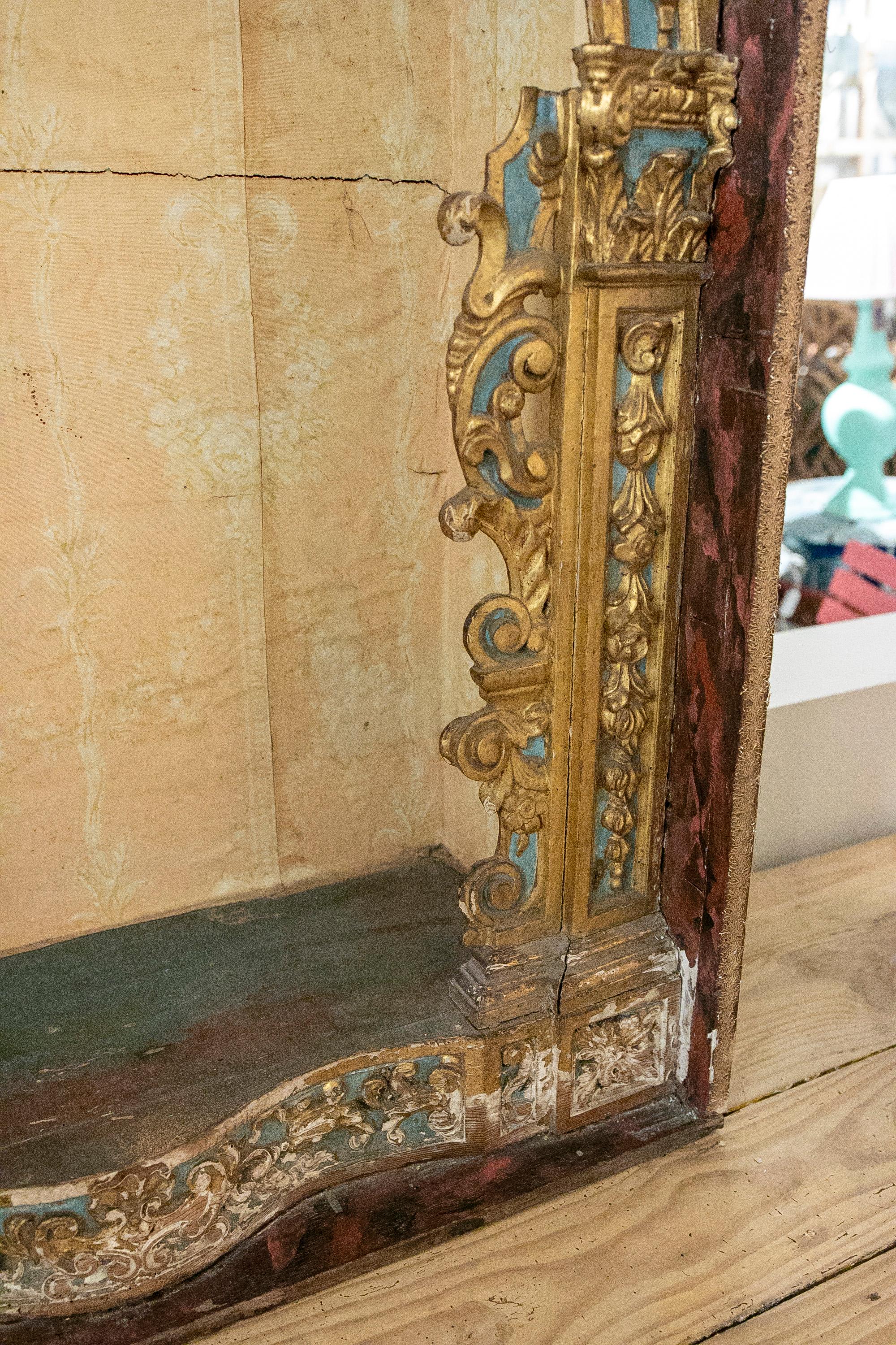 17th Century Polychrome Wooden Niche with Angels and Pilasters For Sale 6