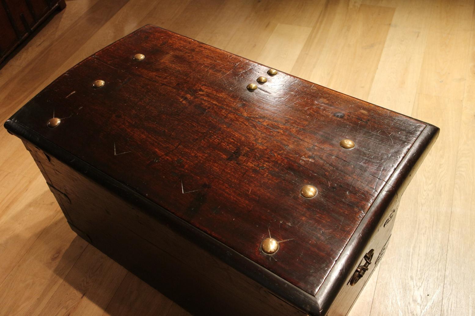 17th Century Portugese Mahogany Chest or Box In Good Condition In Eindhoven, NL