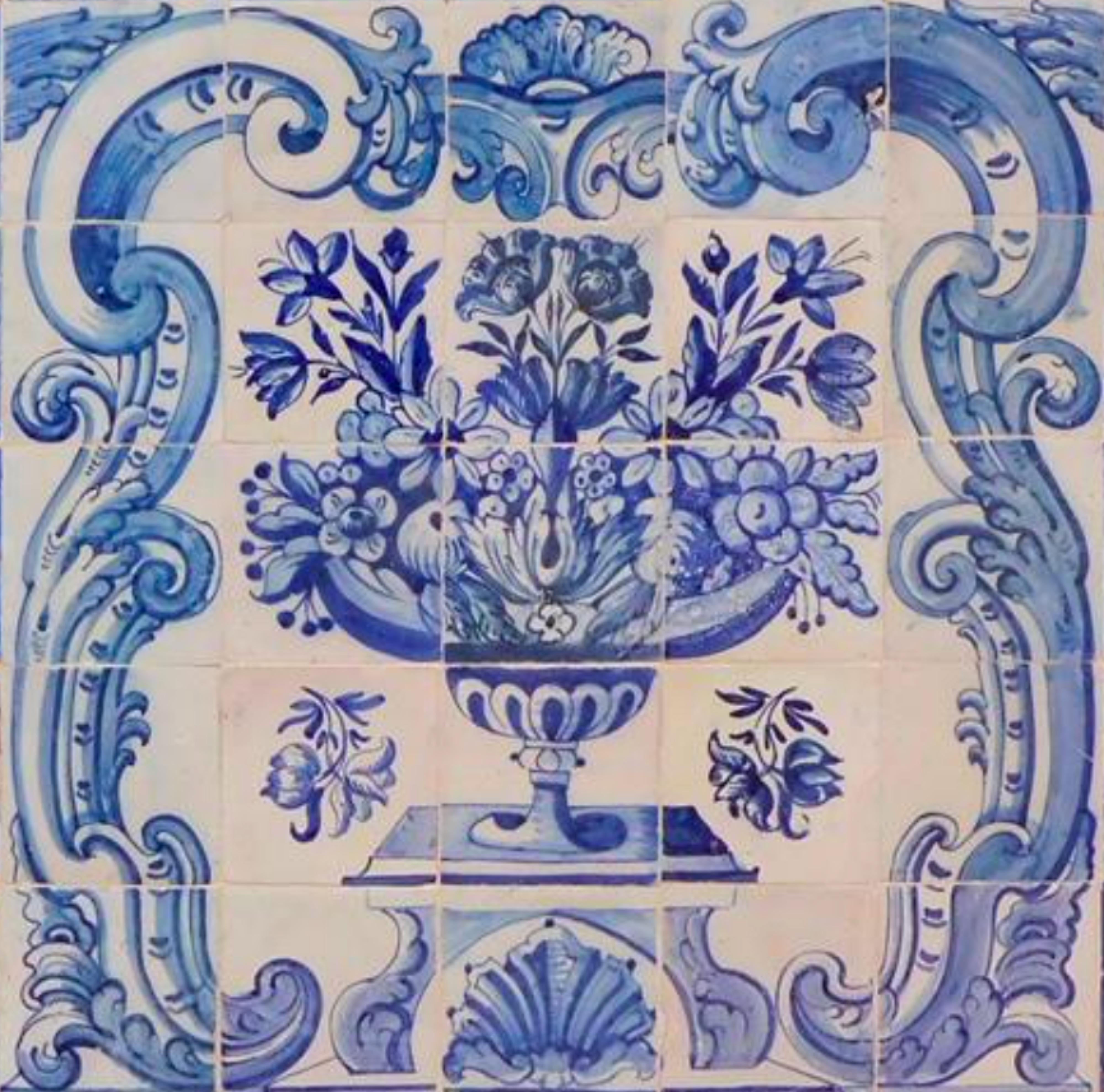 Vase portugais du 17e siècle 
Mesures : 126cm x 126cm
81 carreaux

Note importante : Ce panneau est avec les tuiles restaurées du 17ème siècle.
Le panneau est livré comme s'il s'agissait d'un tableau avec un squelette en bois afin que les carreaux