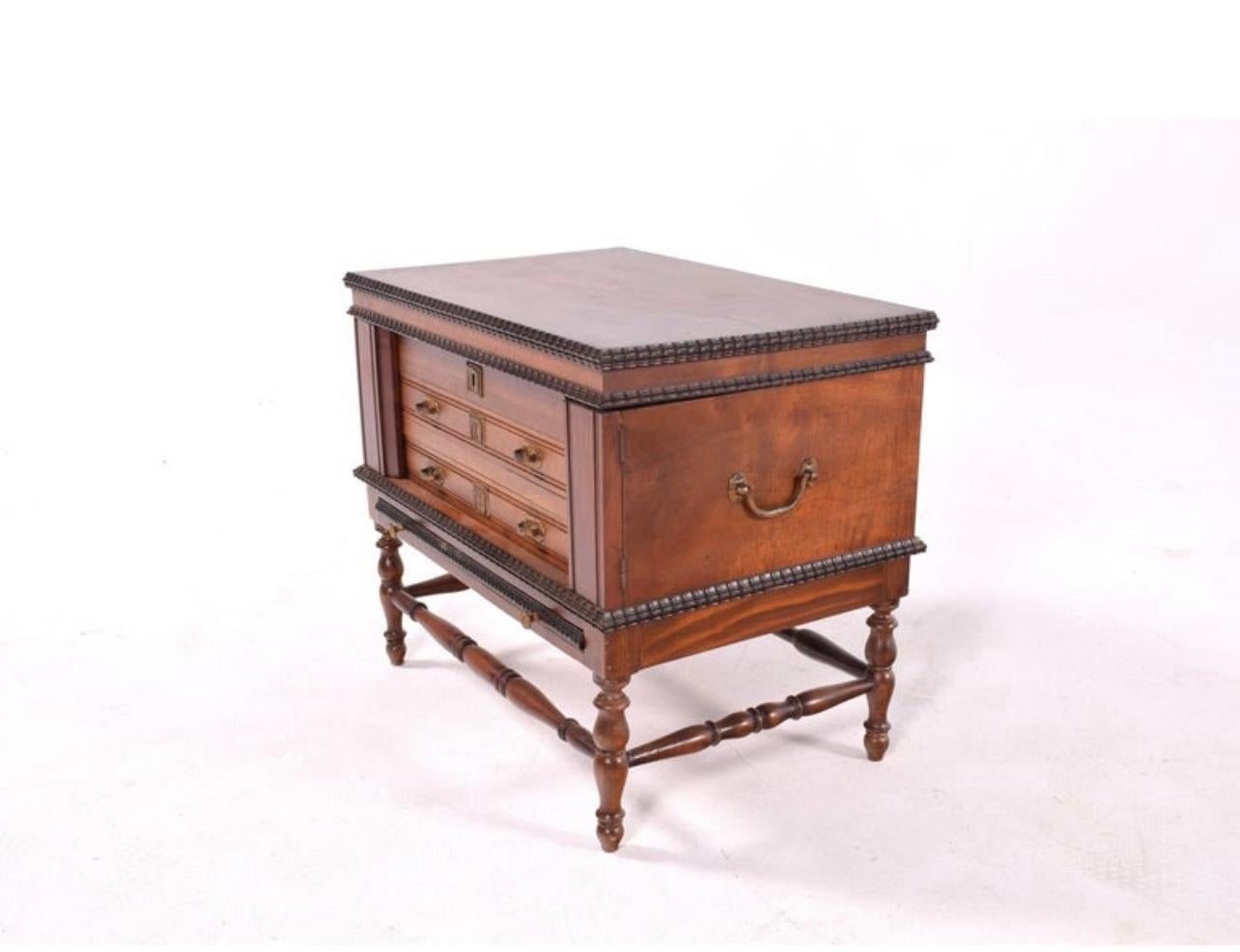 17th century Portuguese cutlery chest made in mahogany. The chest sits on finely turned legs connected by stretchers. It has one compartment, 2 drawers and a pullout shelf. It all locks with one key.
 