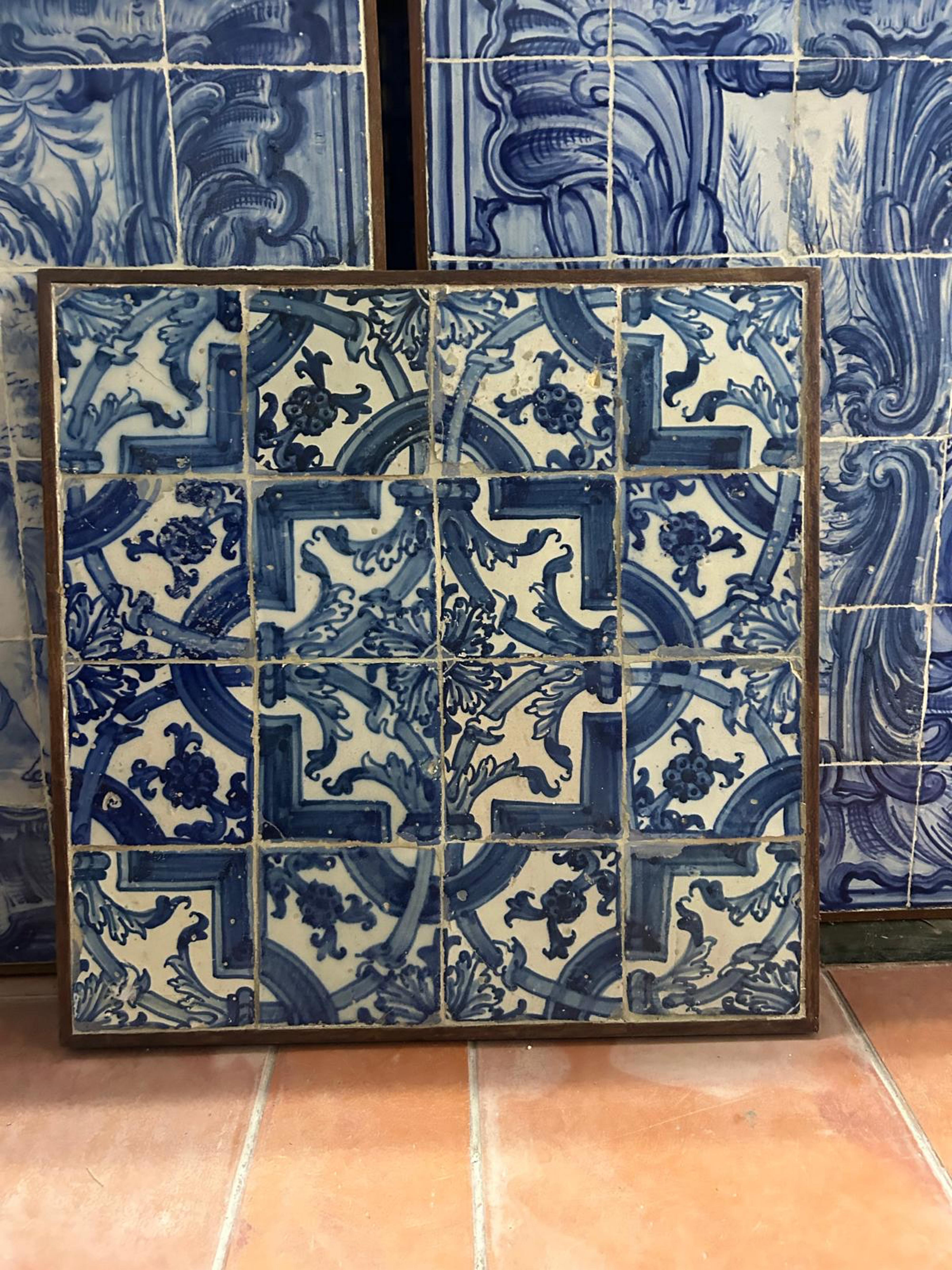 Portugiesische Kachelplatte aus dem 17. Jahrhundert (18. Jahrhundert und früher) im Angebot