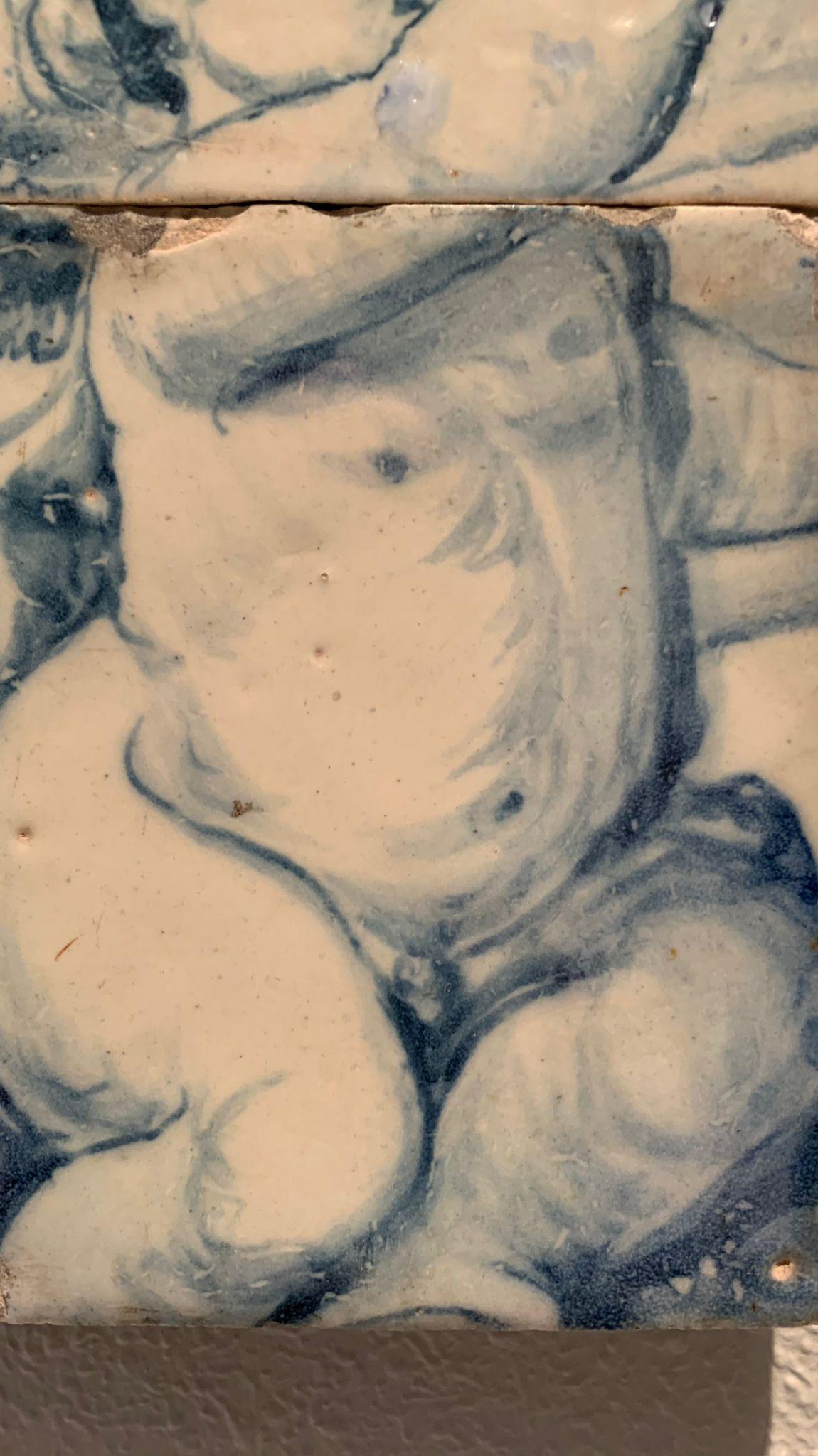 Portugiesische Kachelwand aus dem 17. Jahrhundert, die „Die Heiligen“ darstellt (Handgefertigt) im Angebot