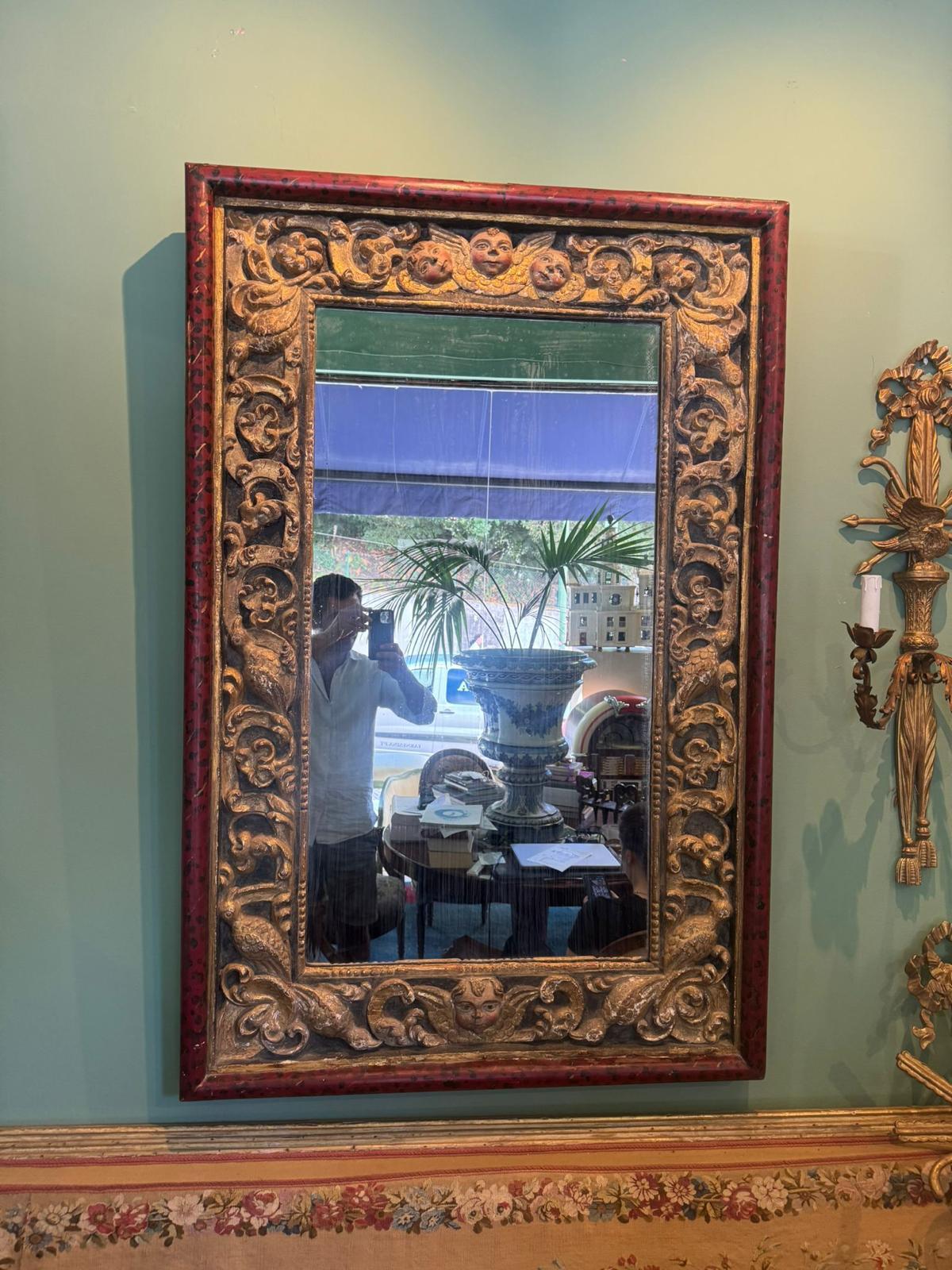 Fait main Miroir en bois portugais du 17e siècle en vente
