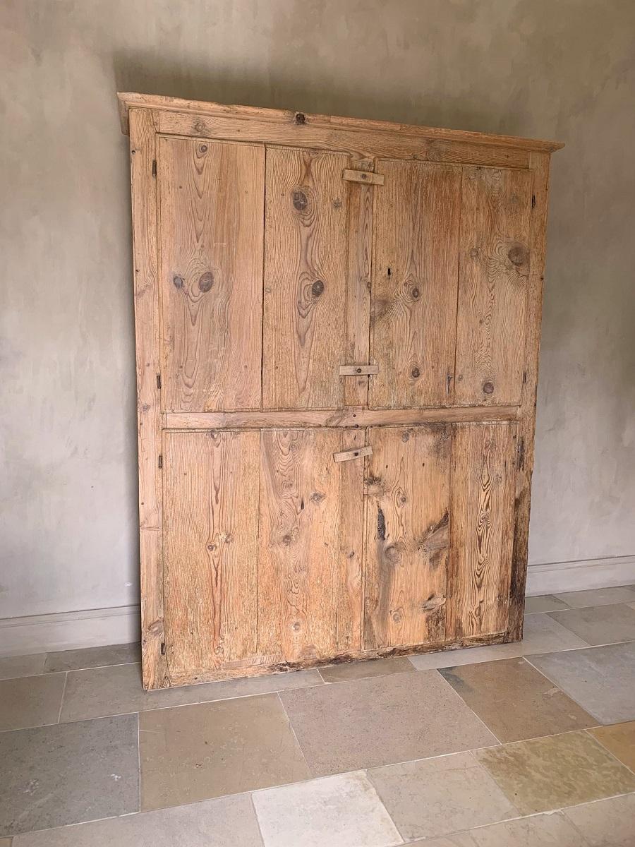 17th Century Primitive Cupboard In Good Condition In Vosselaar, BE