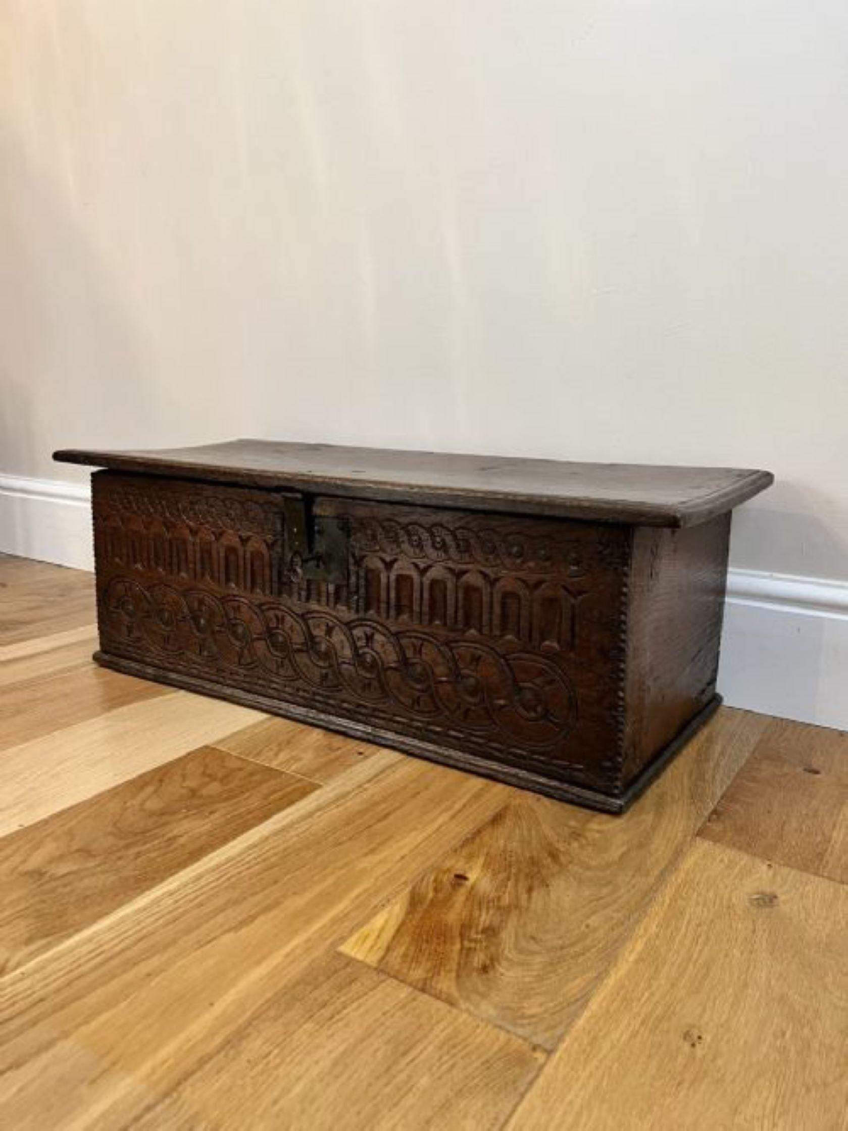 17th century quality oak bible box  In Good Condition For Sale In Ipswich, GB