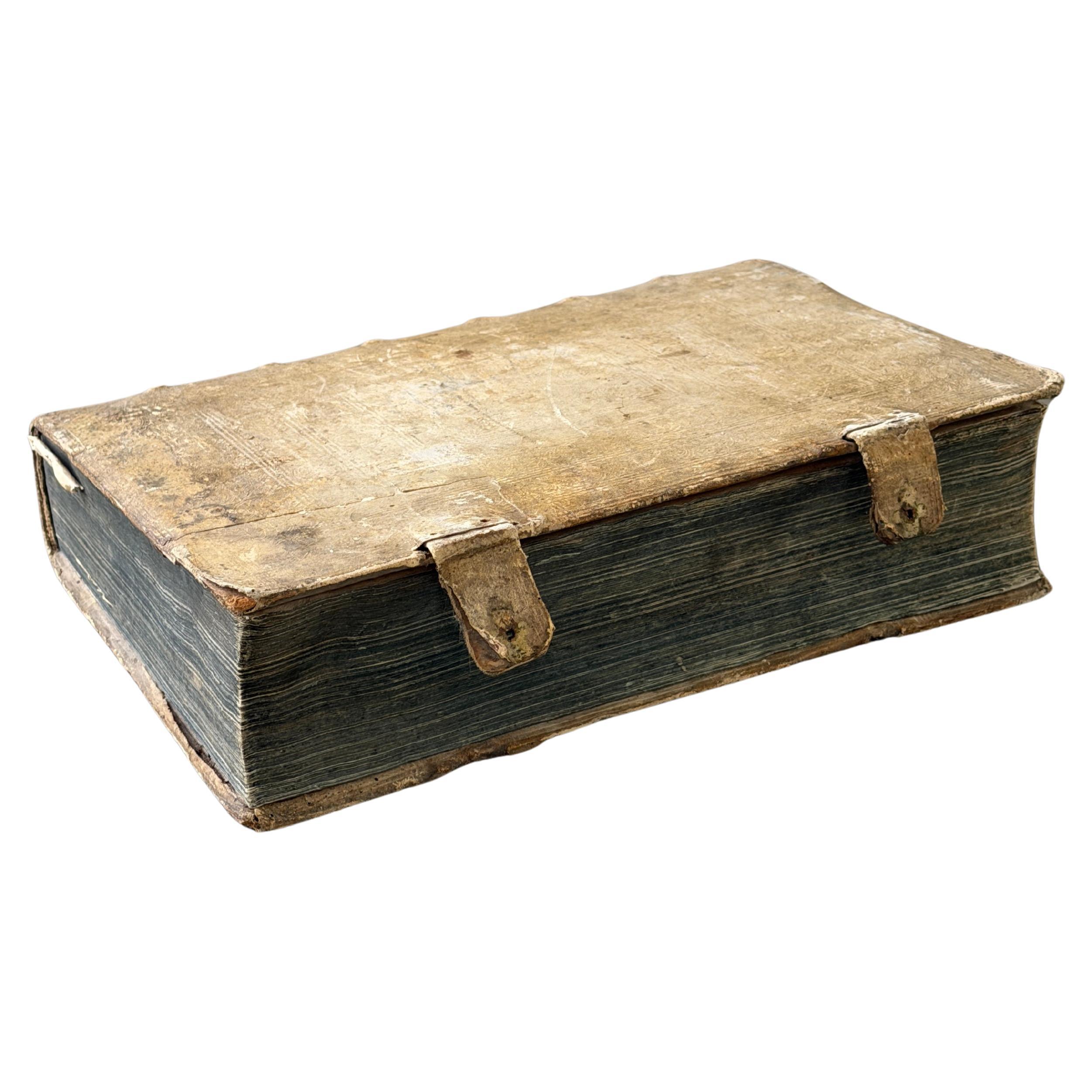Livre ancien du 17ème siècle, relié en cuir, 12.75 x 8.5 pouces, Allemagne