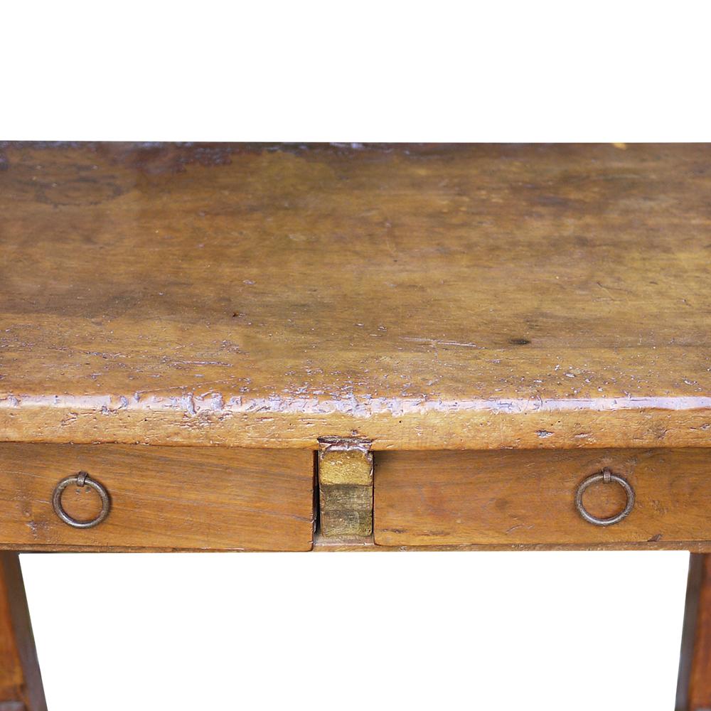 17th Century, Rectangular Walnut Coffee Table with Drawers In Good Condition In Albignasego, IT