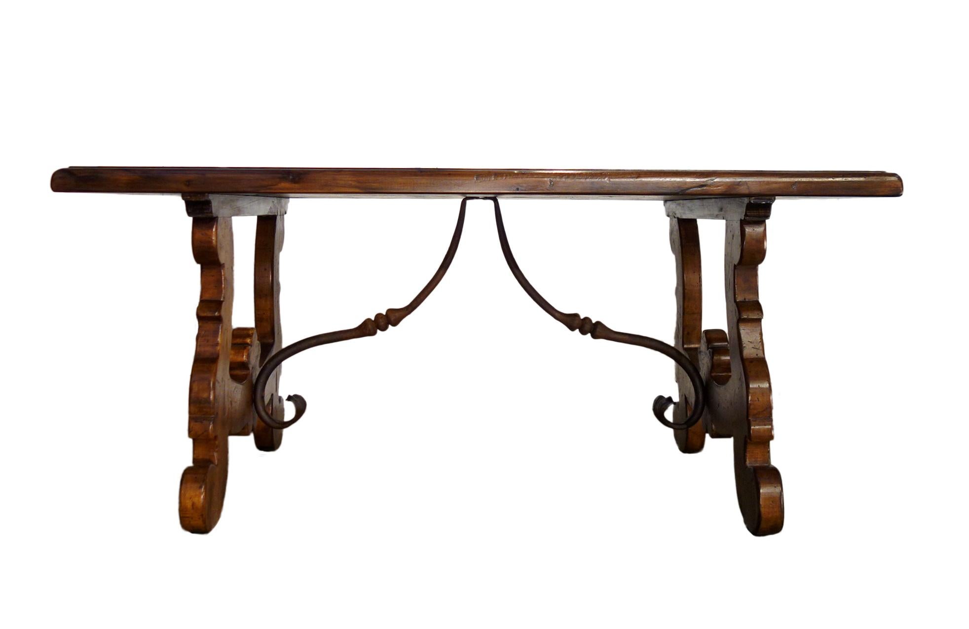 table en noyer massif ancienne