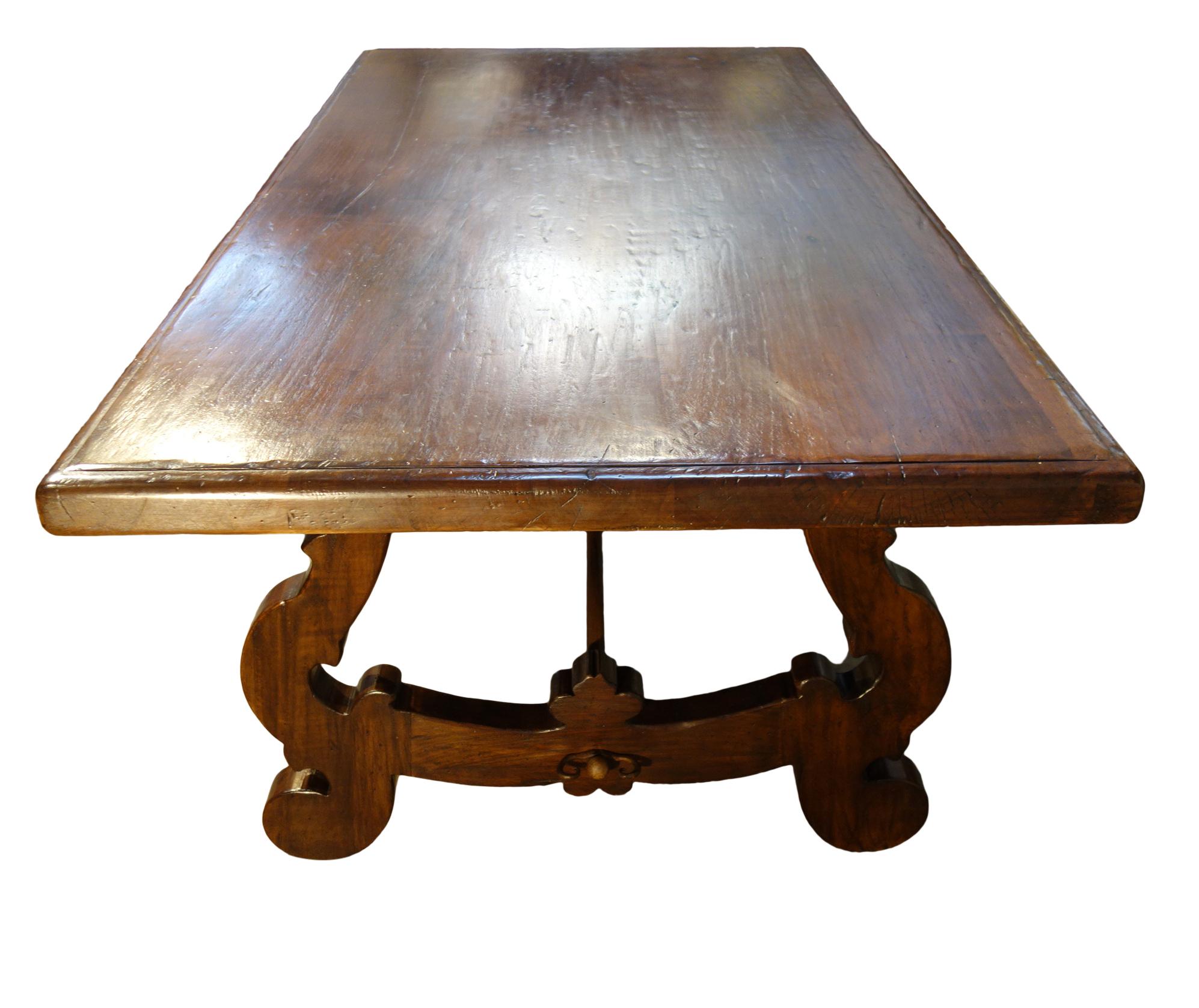 Baroque Table LIRA en noyer italien foncé de style réfectoire du 17ème siècle avec options de taille et de finition en vente