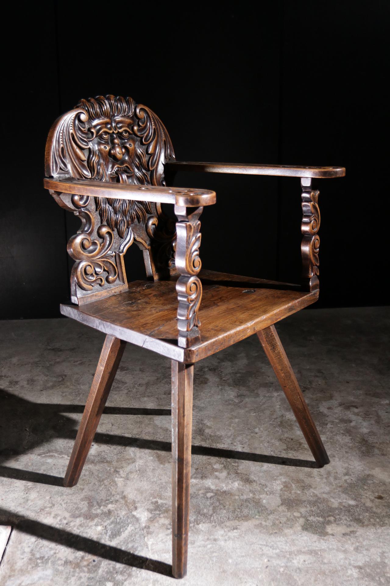 17th Century Renaissance Sgabello Walnut Chair For Sale 1