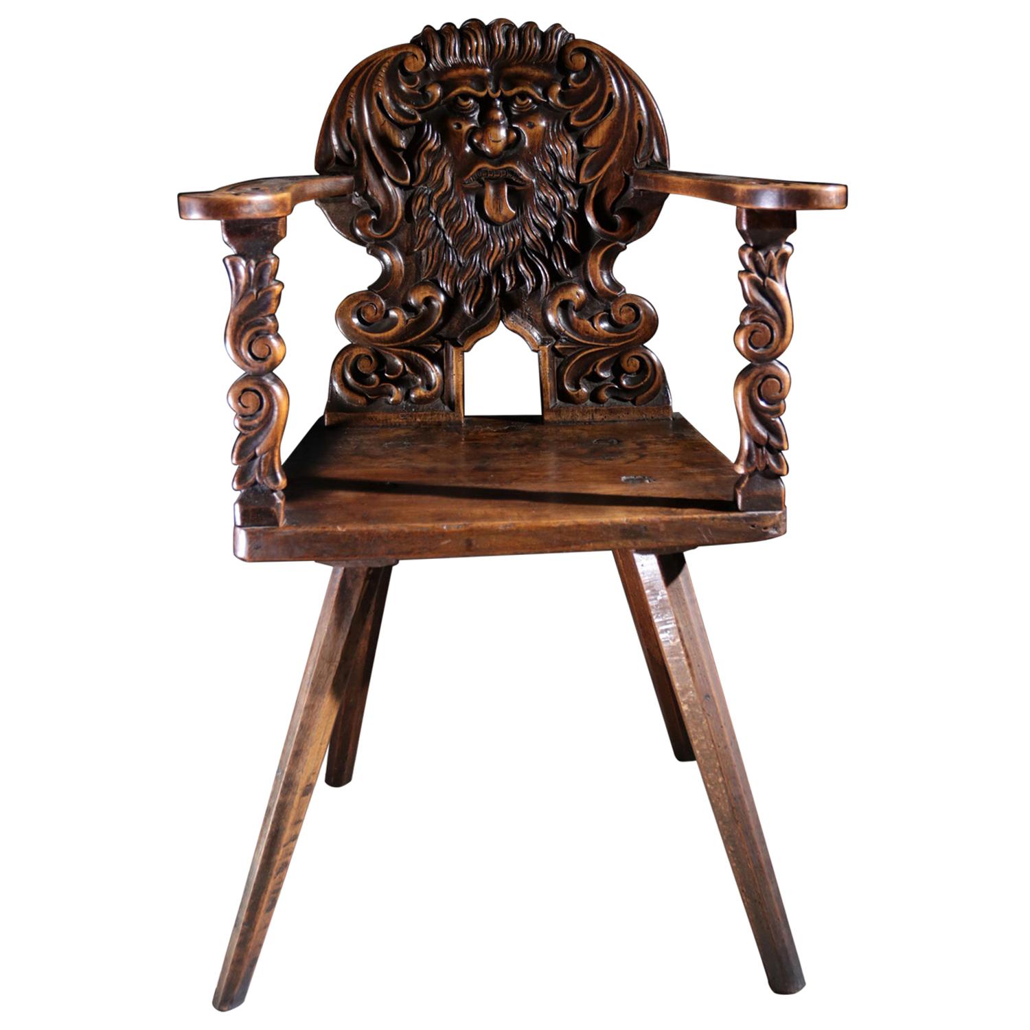 Renaissance-Sgabello-Stuhl aus Nussbaumholz, 17. Jahrhundert