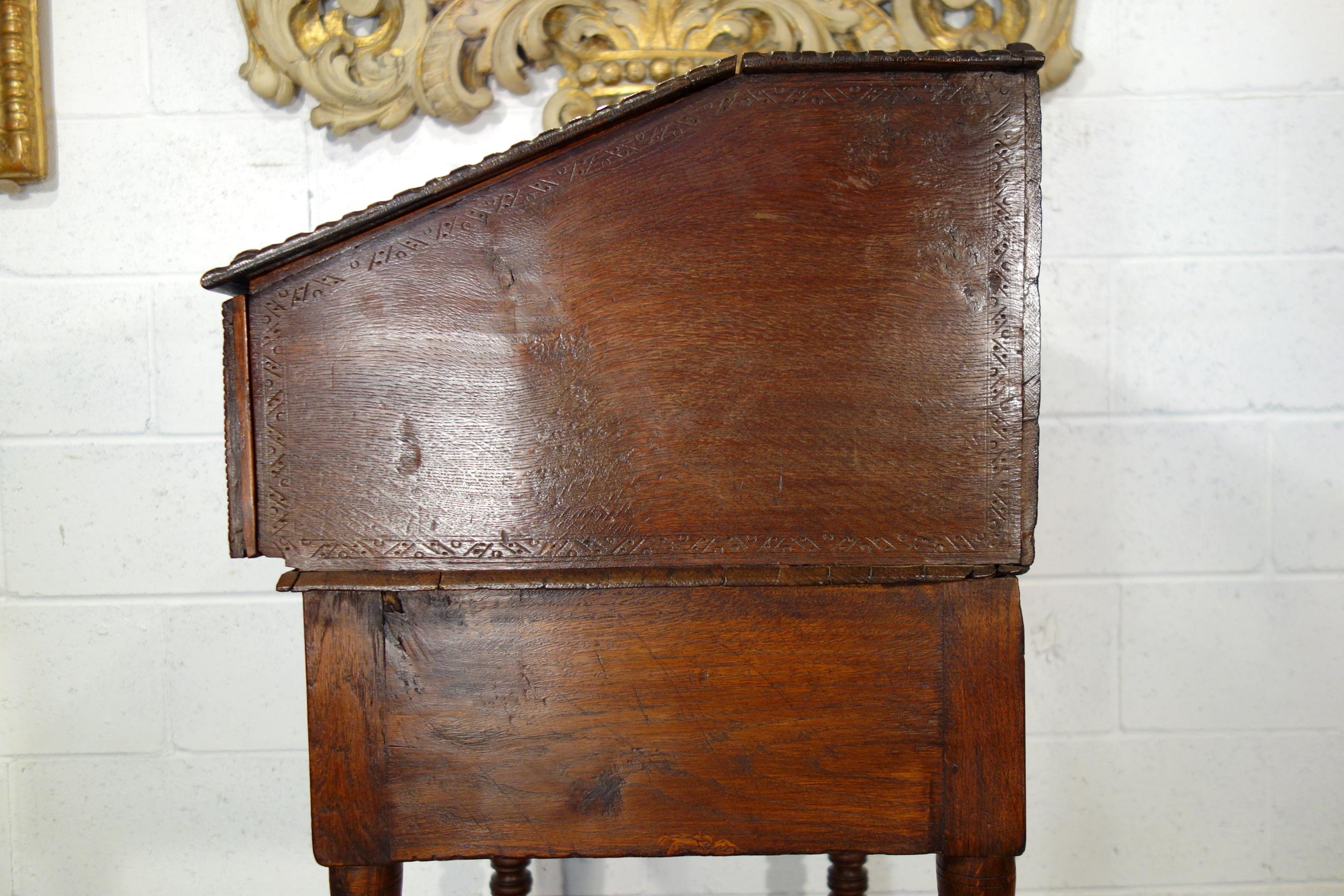 17th Century Renaissance Italian Chestnut Leggio Music Desk, Base Lectern Table 8