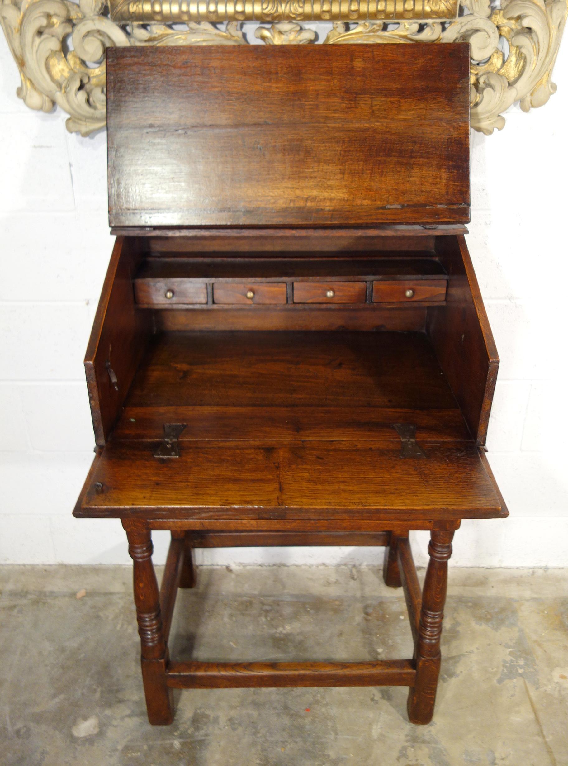 Baroque 17th Century Renaissance Italian Chestnut Leggio Music Desk, Base Lectern Table