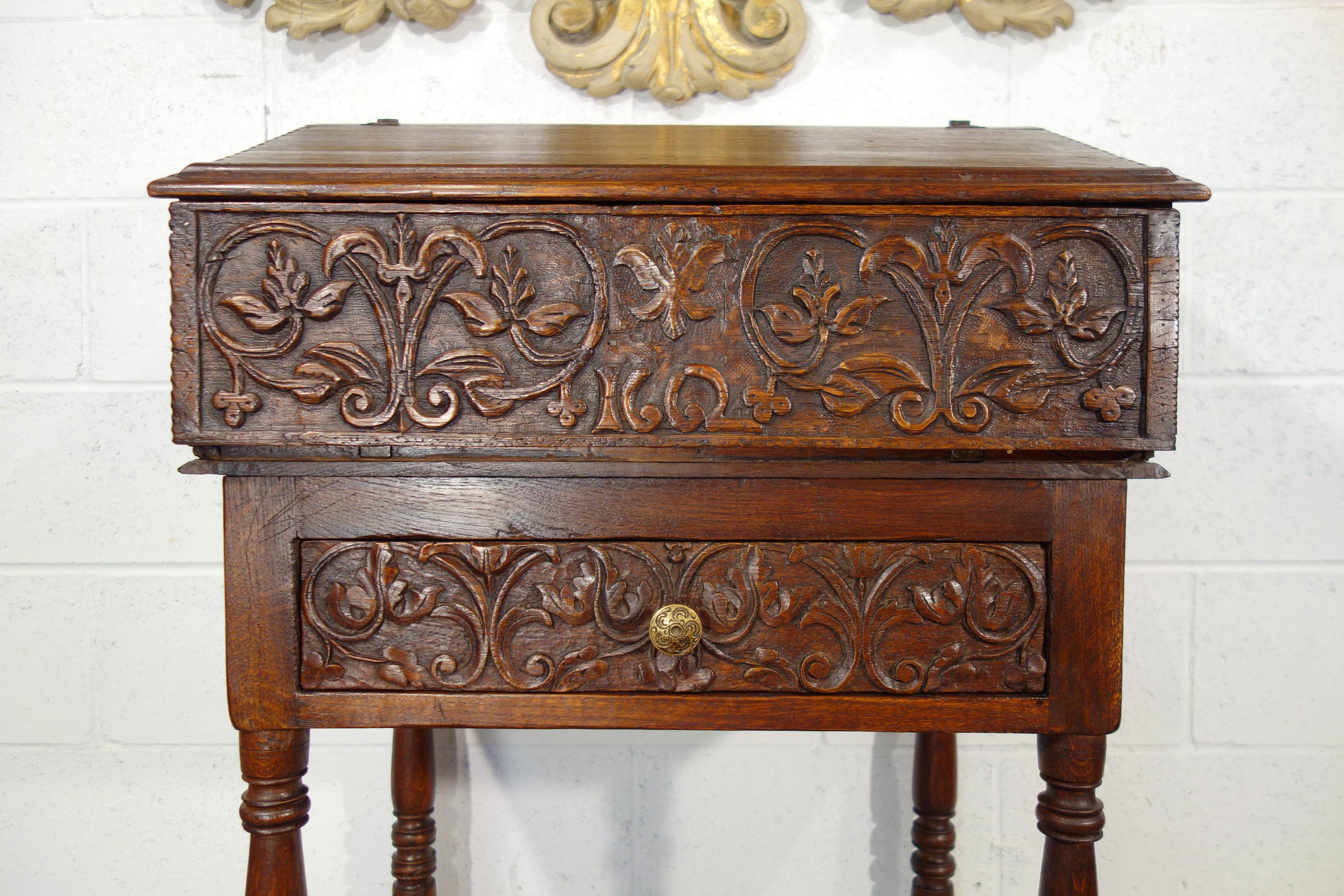 Hand-Carved 17th Century Renaissance Italian Chestnut Leggio Music Desk, Base Lectern Table