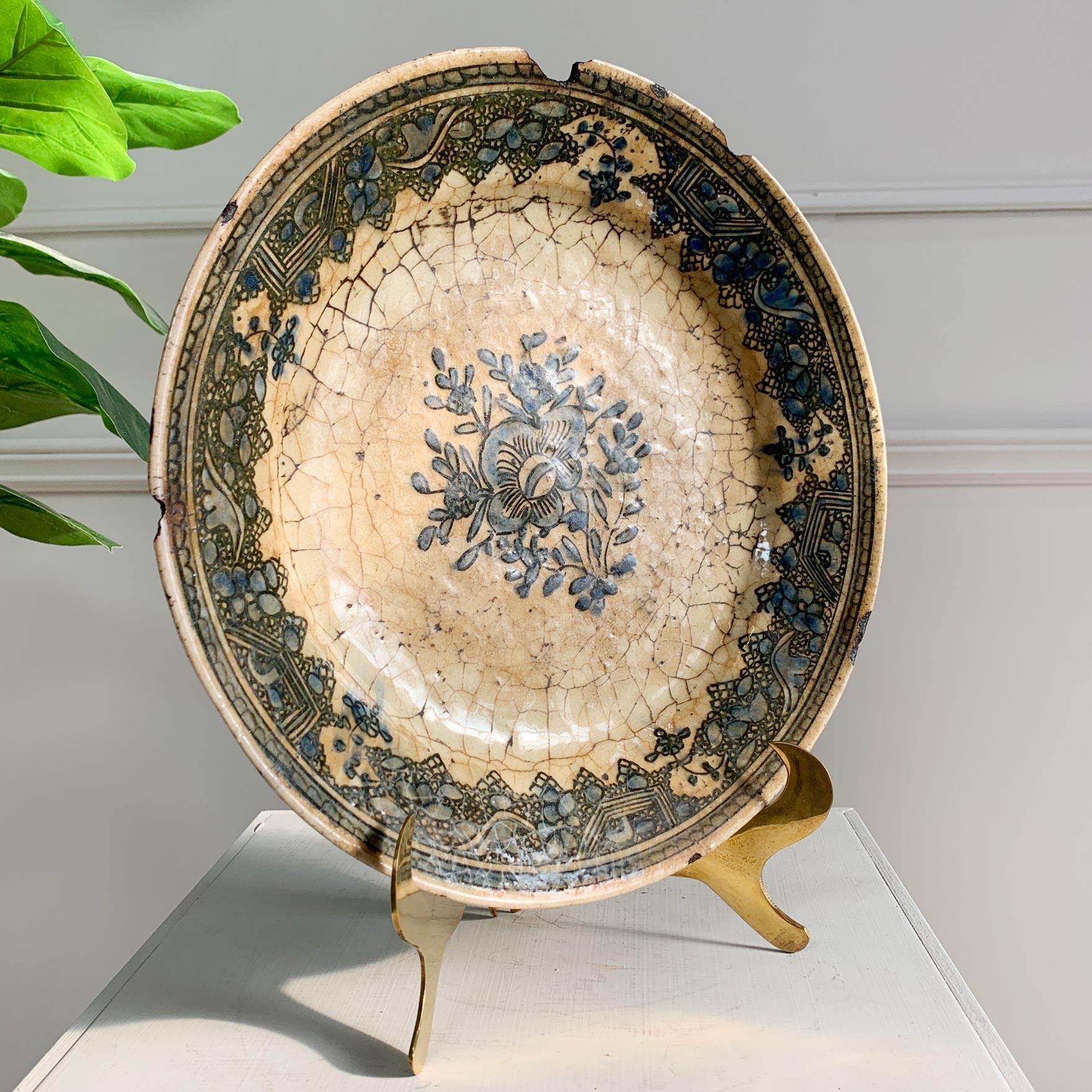 Persian 17th Century Safavid Blue Pottery Dish For Sale