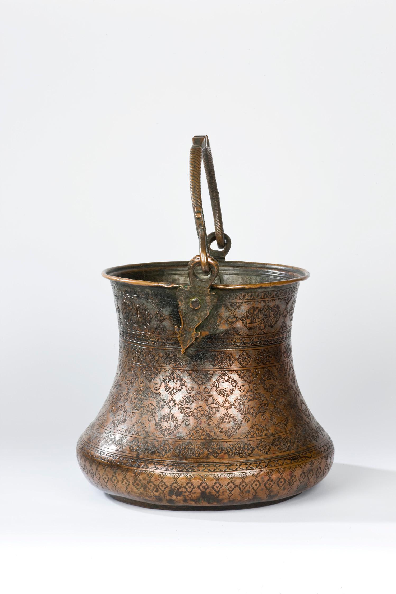 17th century Safavid bucket. Measures: H 28 cm x 30 cm.