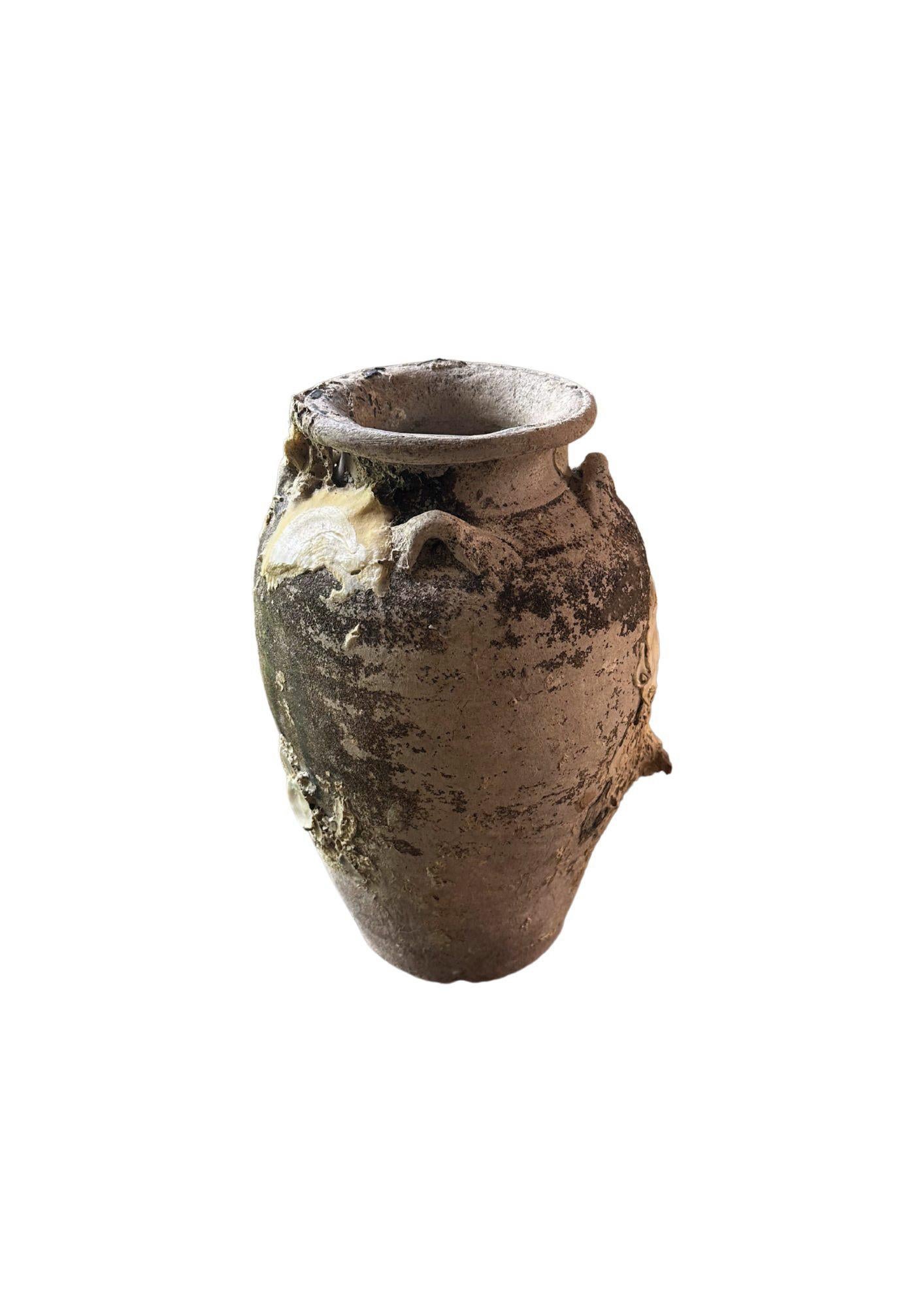 17th Century Sawankhalok ceramic Shipwreck Jar, Thailand In Good Condition For Sale In Jimbaran, Bali
