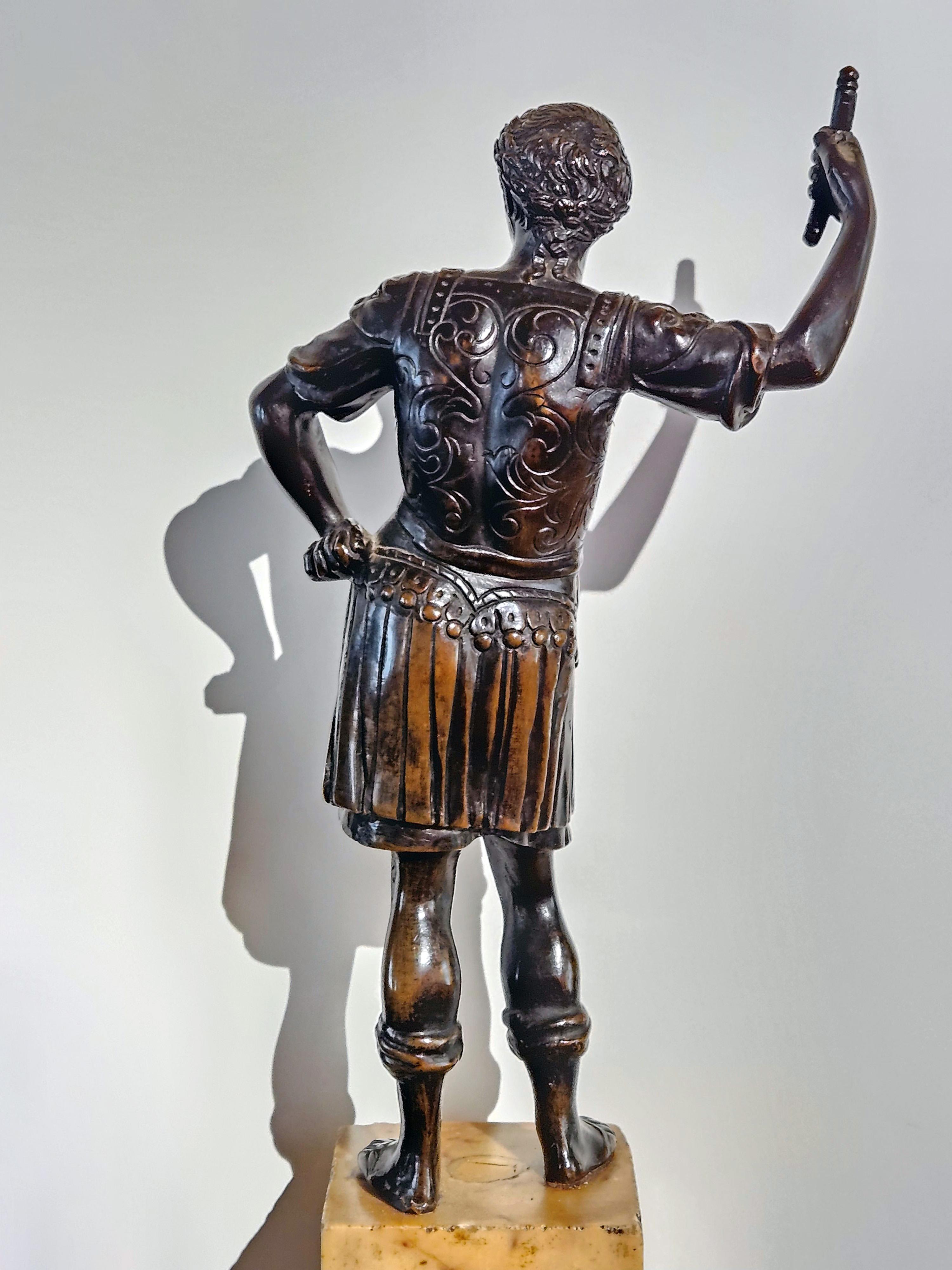 Skulptur eines römischen Kaisers aus dem 17. Jahrhundert (Bronze) im Angebot