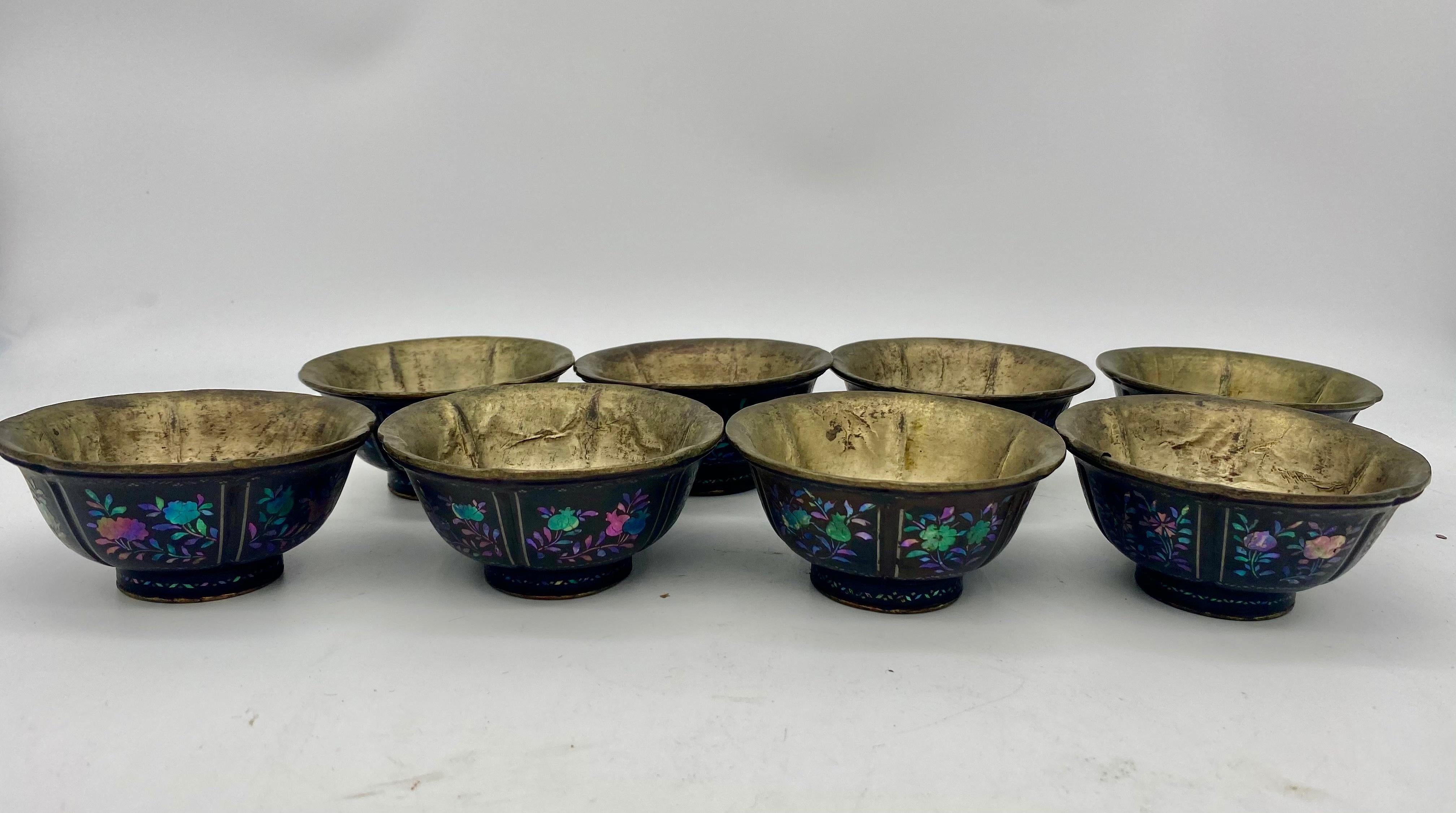 18th Century Set of 8 Chinese Silver Lacquer Bowls with Mother of Pearl Inlaid For Sale 7